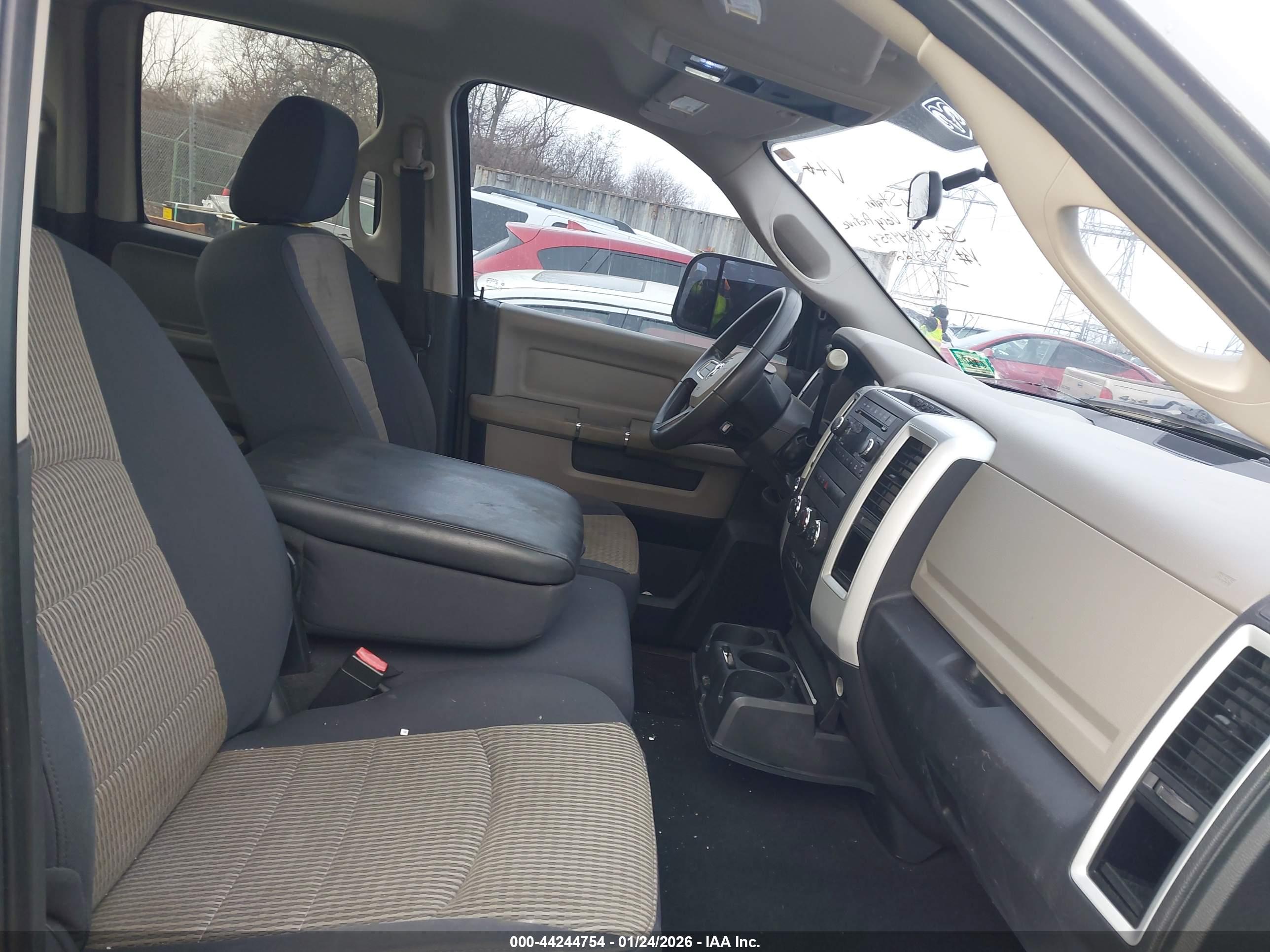 DODGE RAM image 5