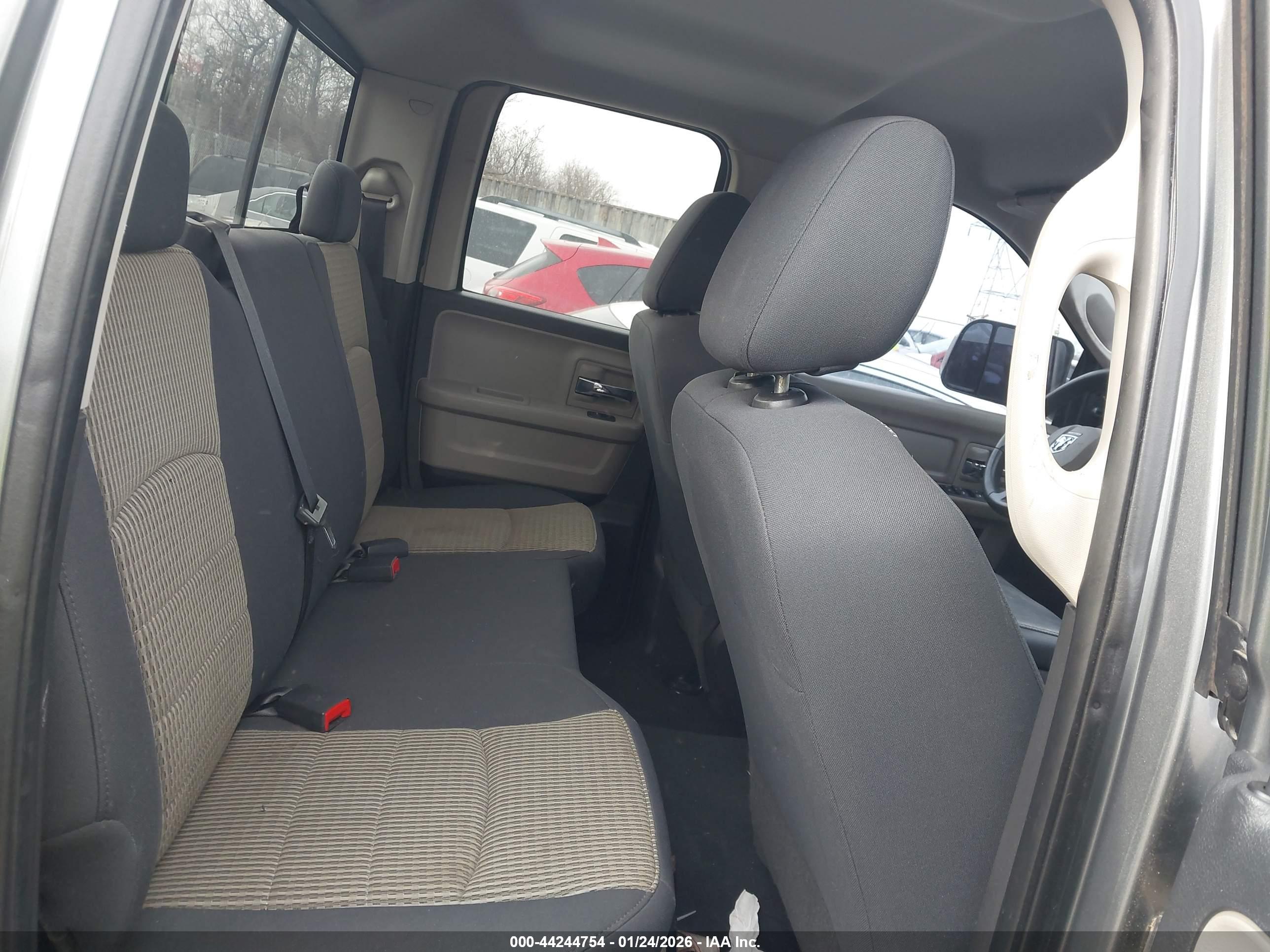 DODGE RAM image 8