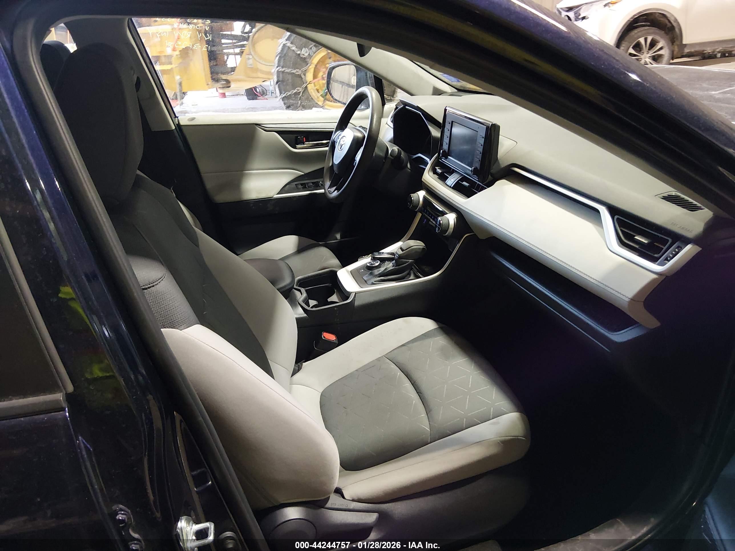 TOYOTA RAV4 image 5