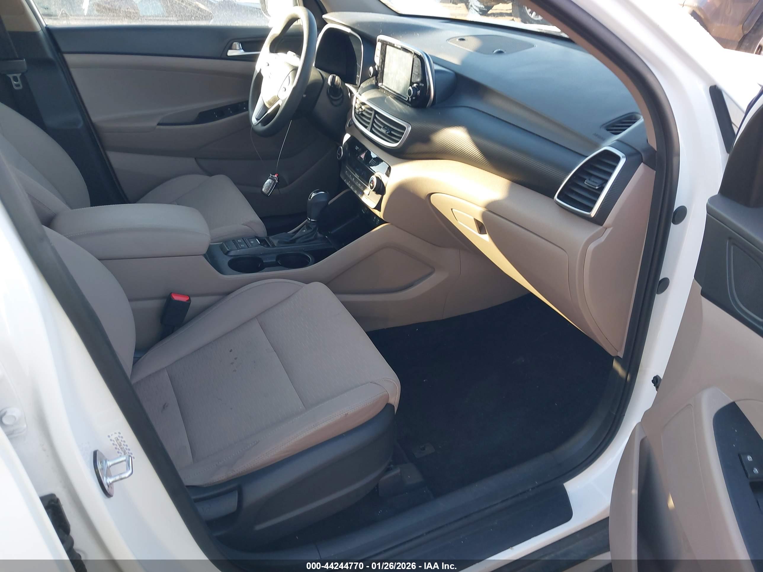 HYUNDAI TUCSON image 5