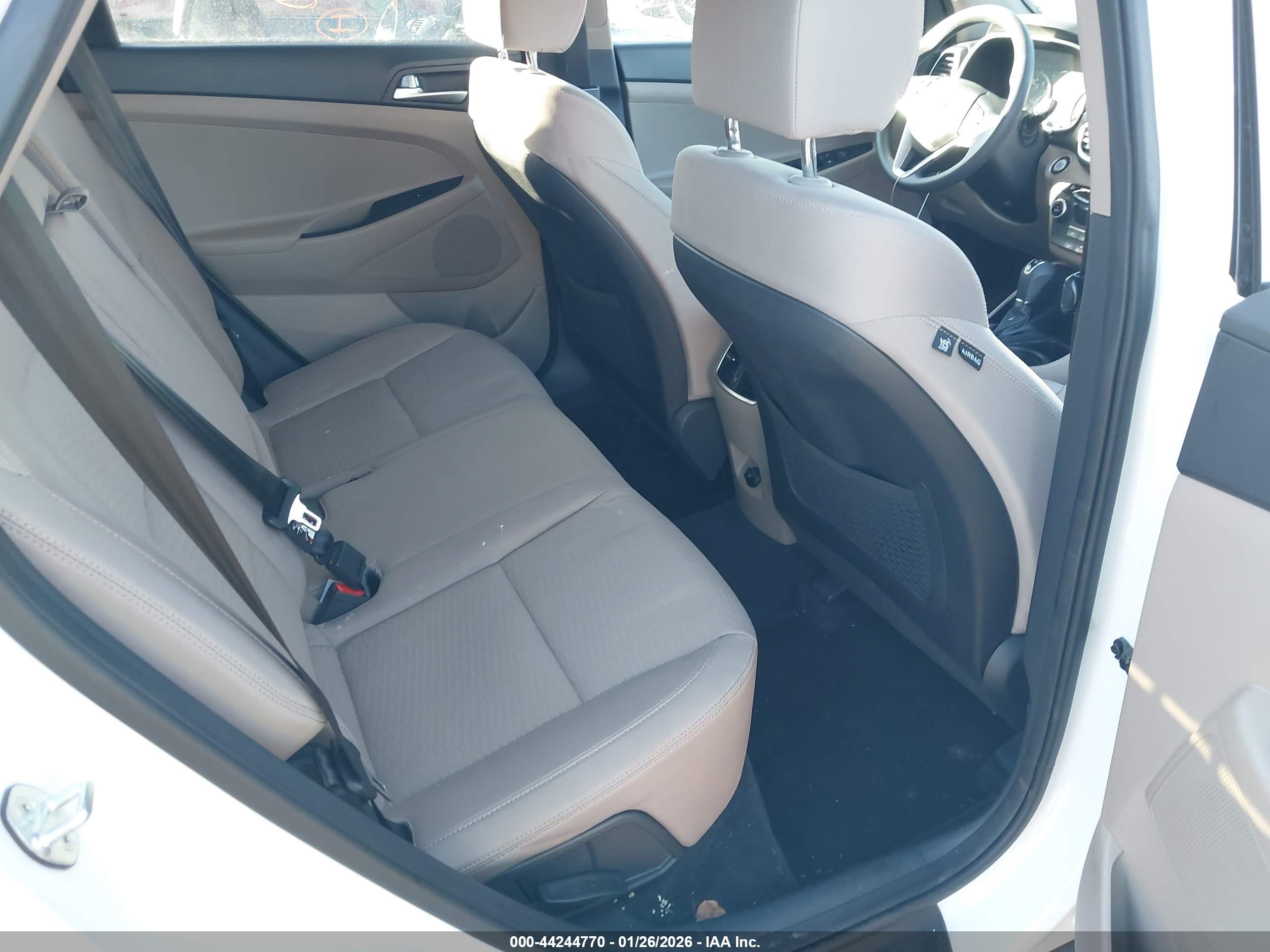 HYUNDAI TUCSON image 8