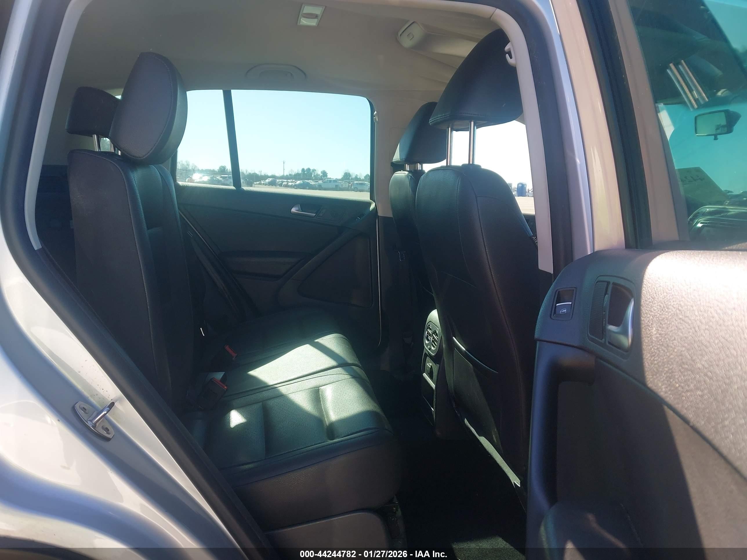 VOLKSWAGEN TIGUAN image 8