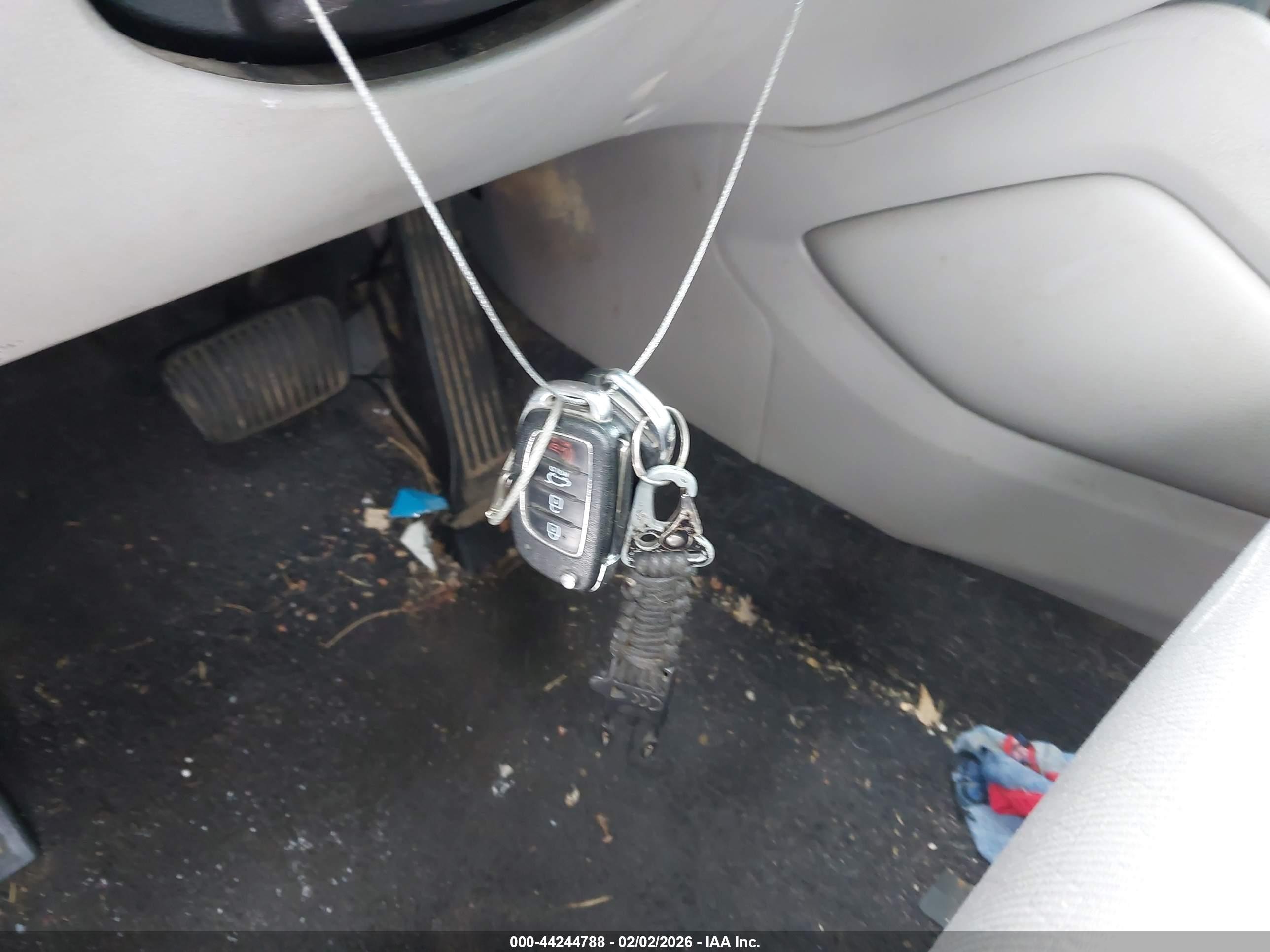 HYUNDAI TUCSON image 11