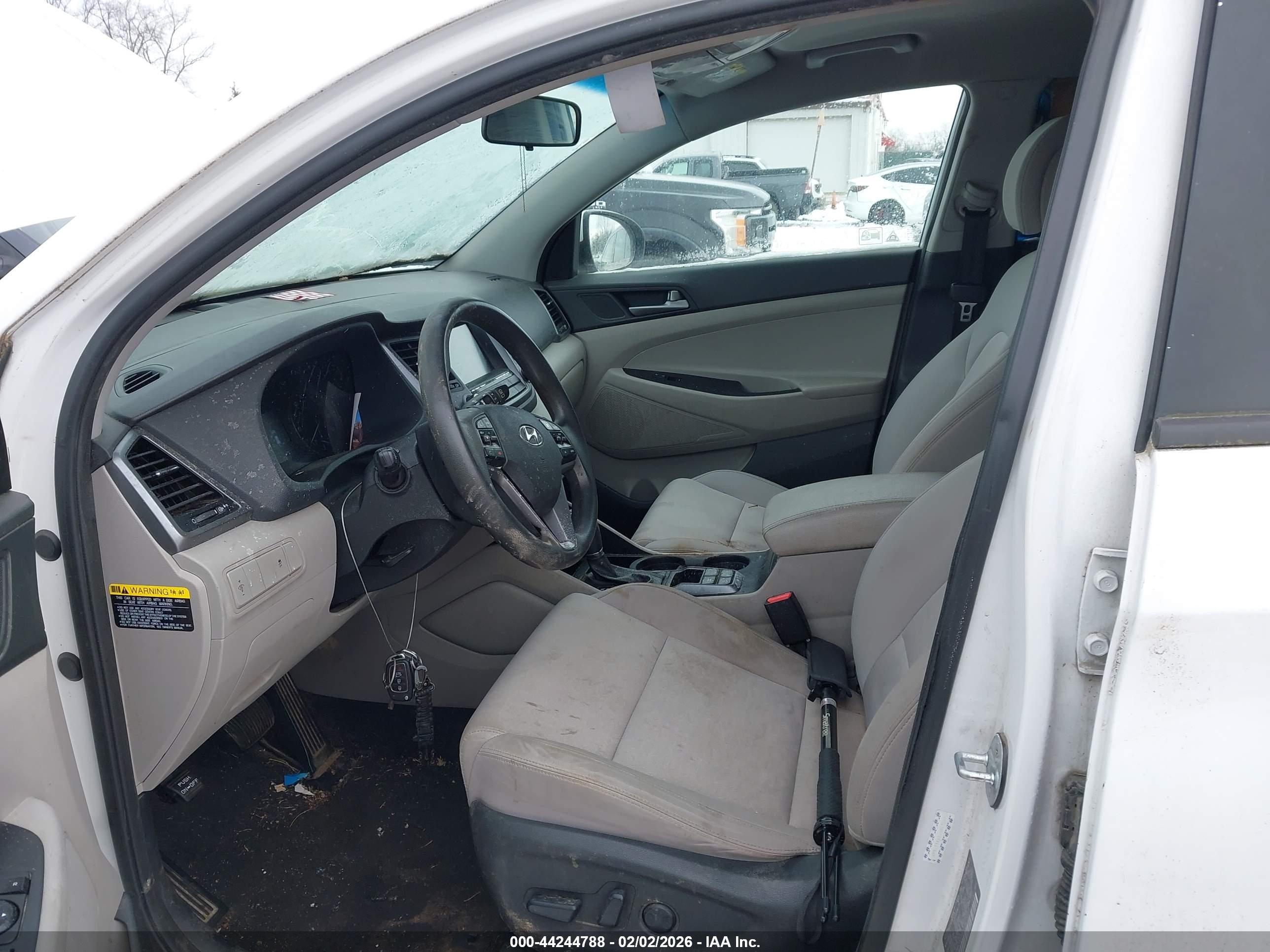 HYUNDAI TUCSON image 5