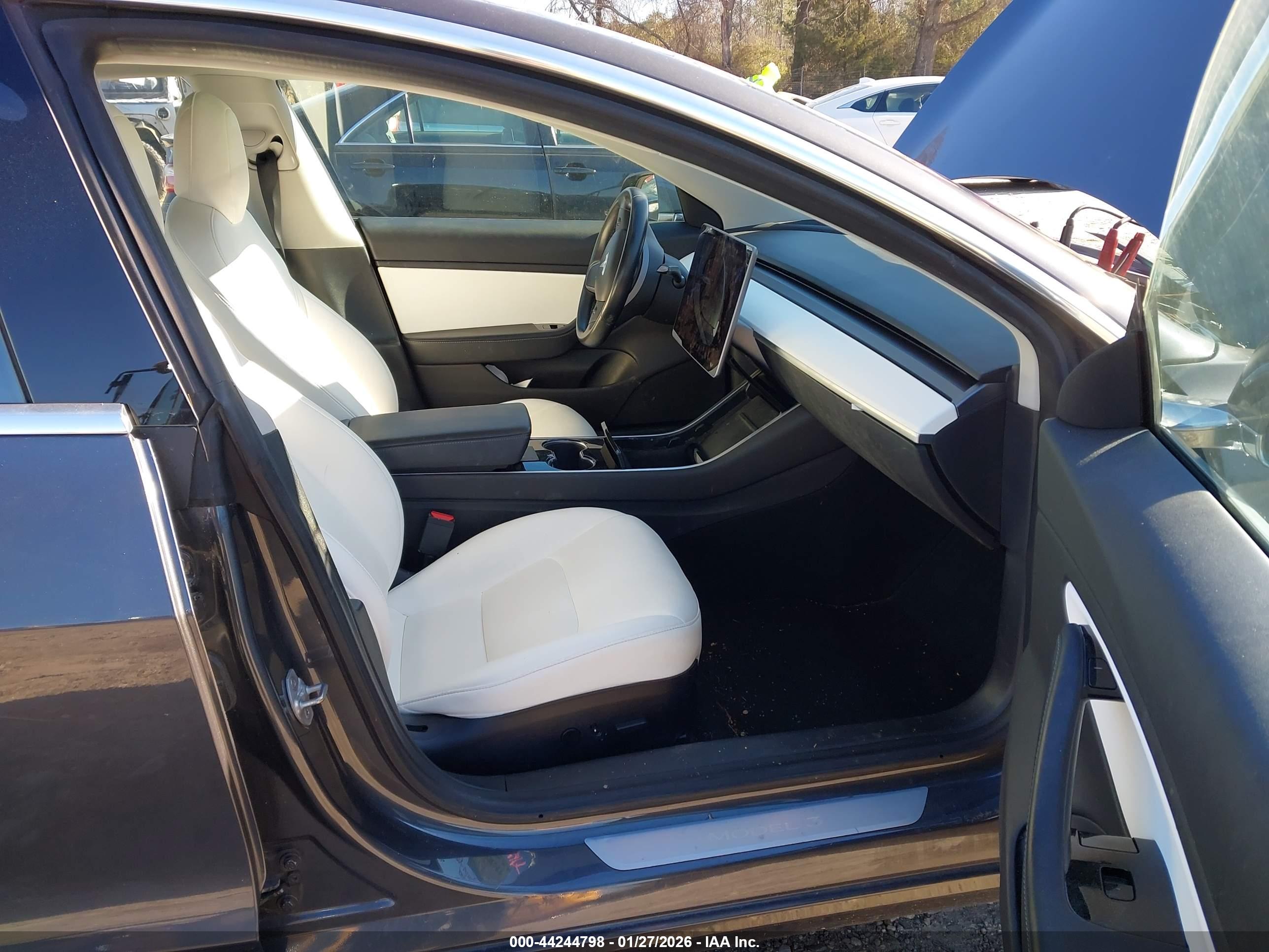TESLA MODEL image 5