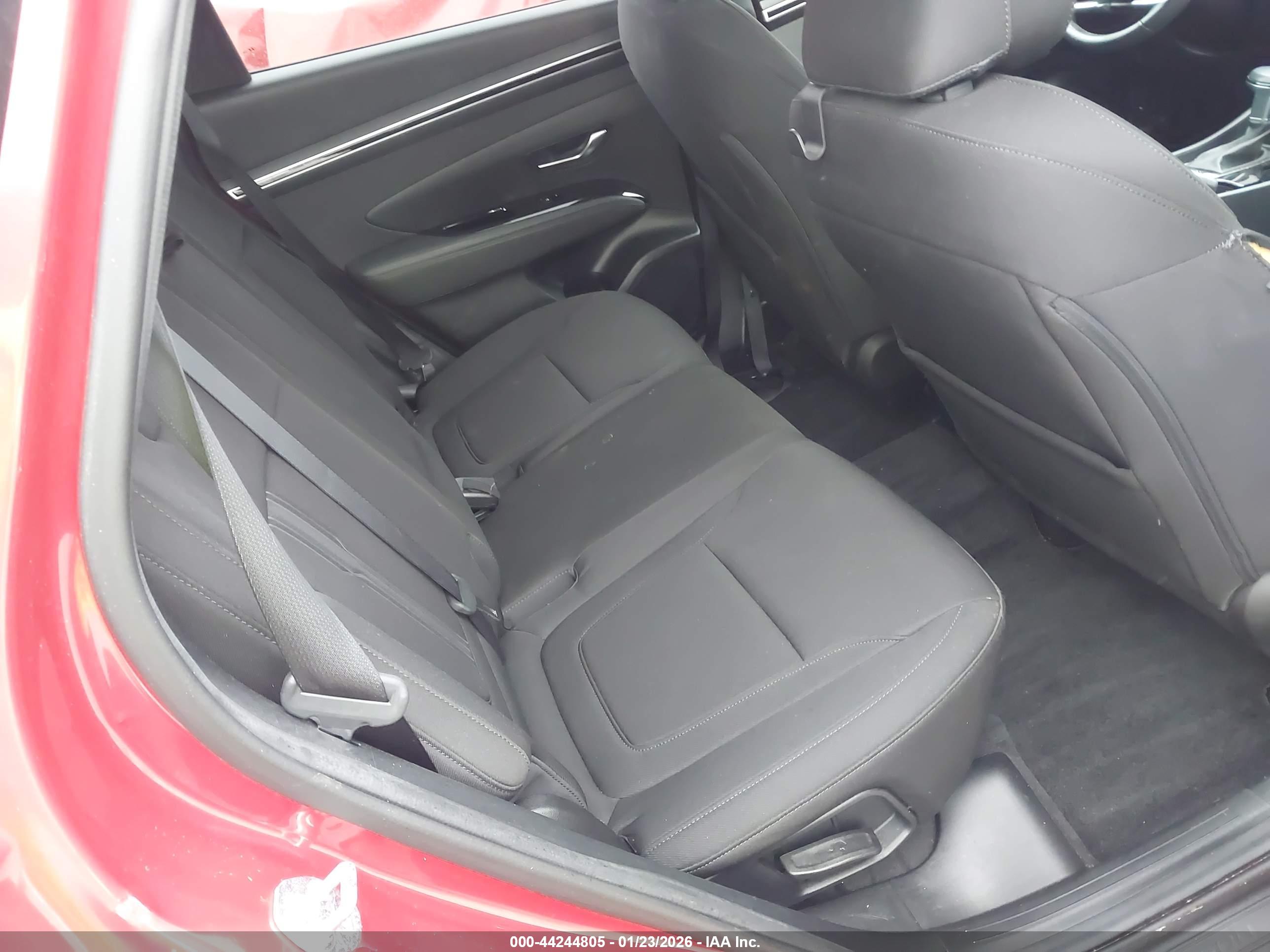 HYUNDAI TUCSON image 8