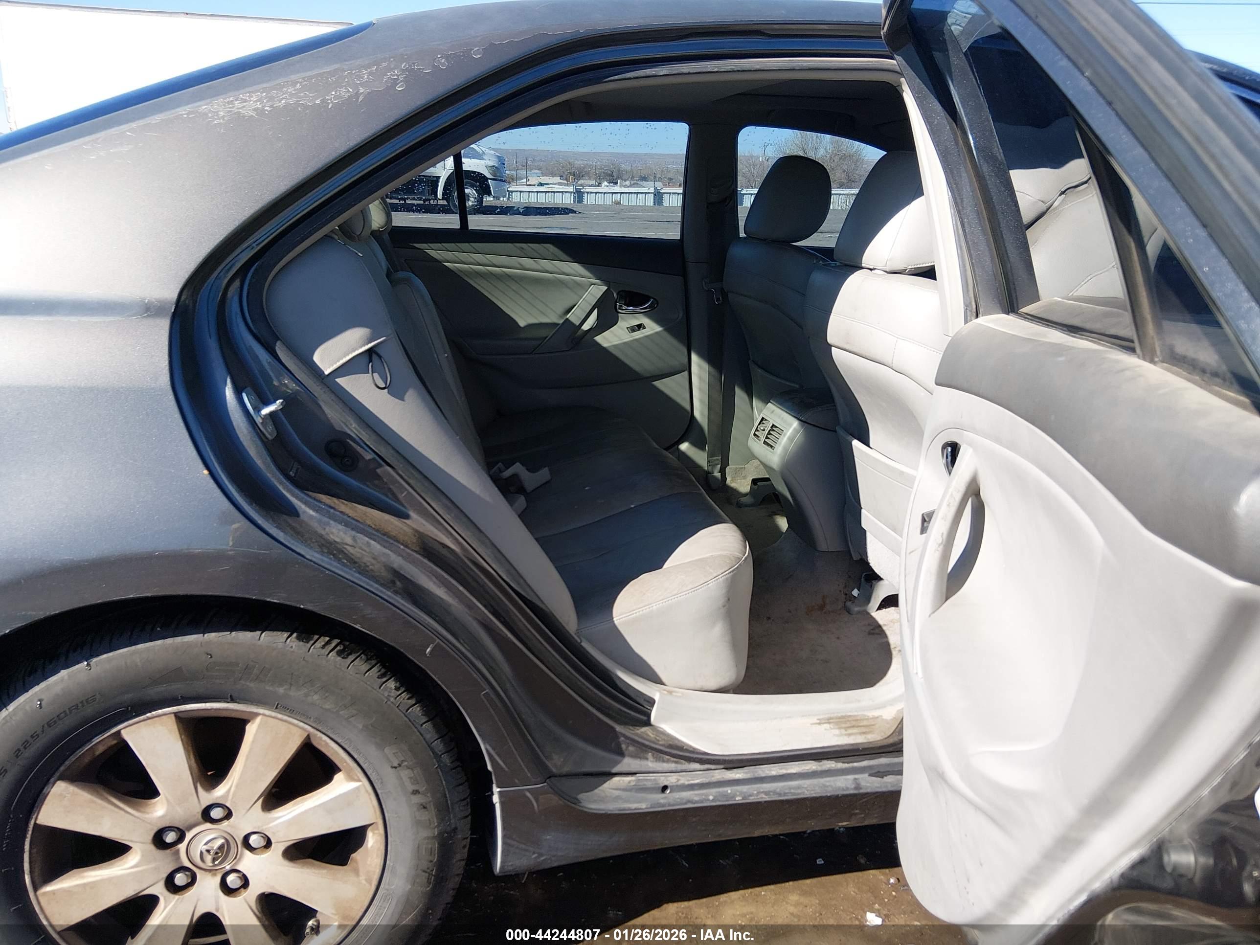 TOYOTA CAMRY image 8