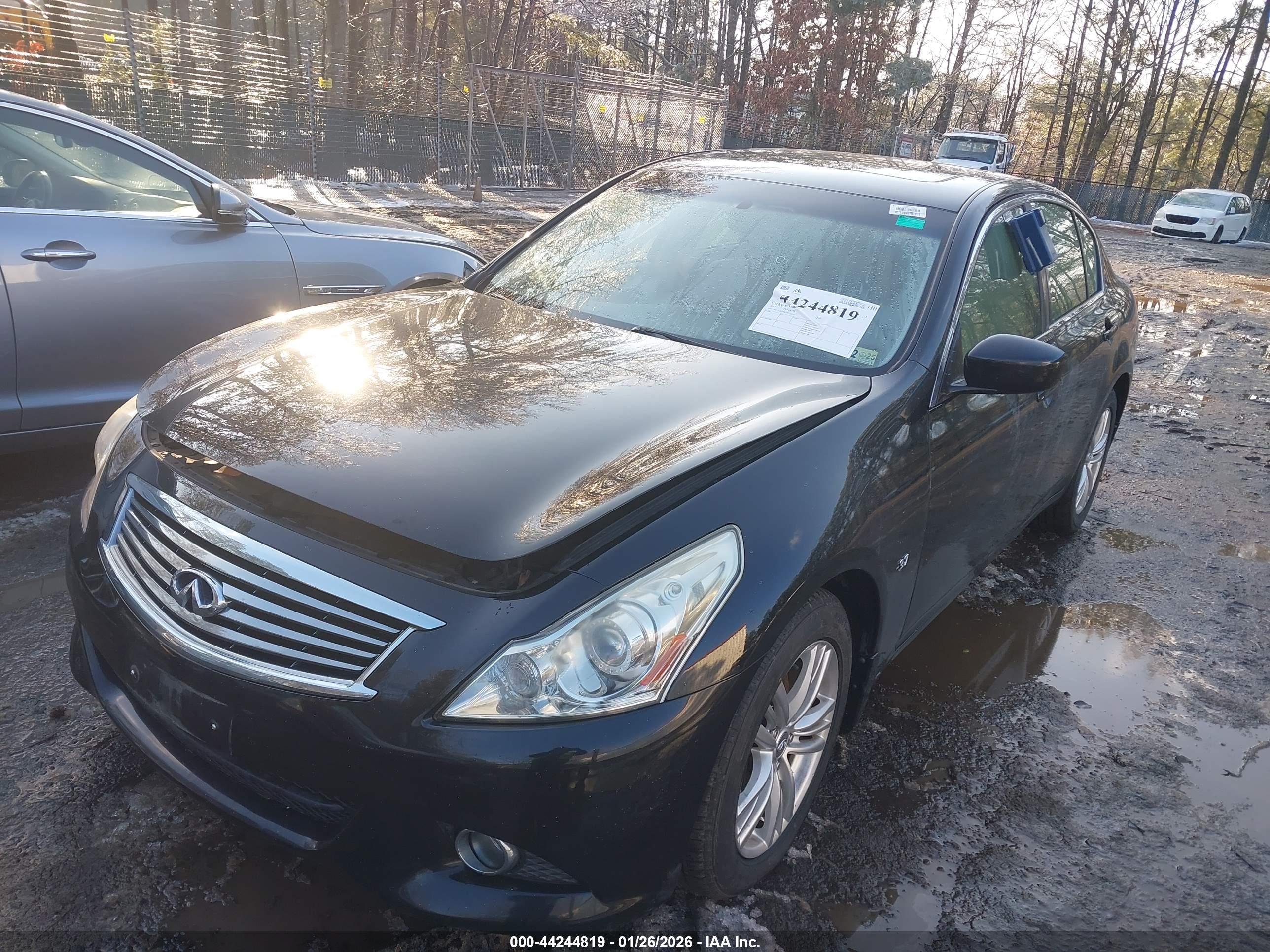 INFINITI Q40 image 2