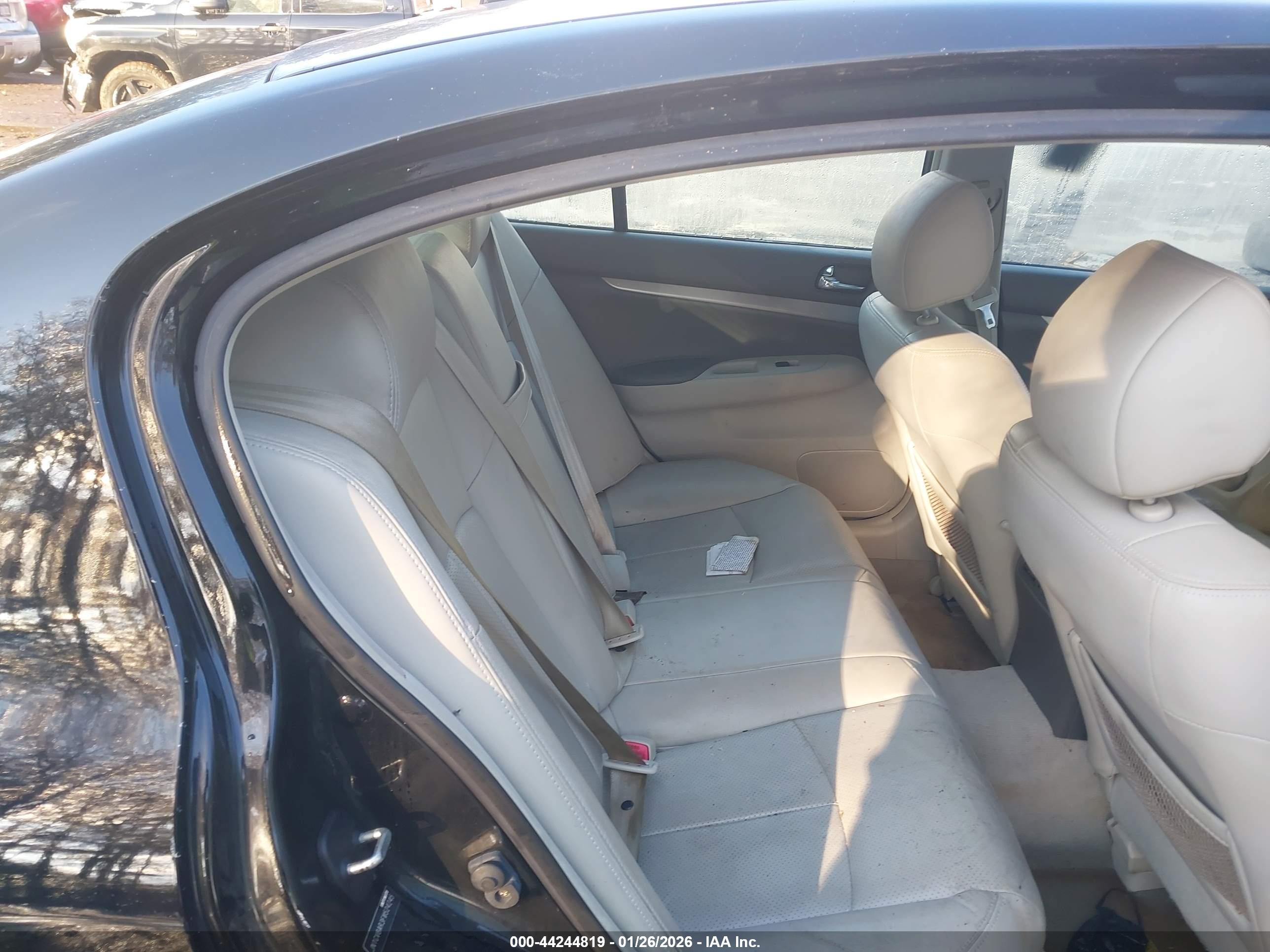 INFINITI Q40 image 8
