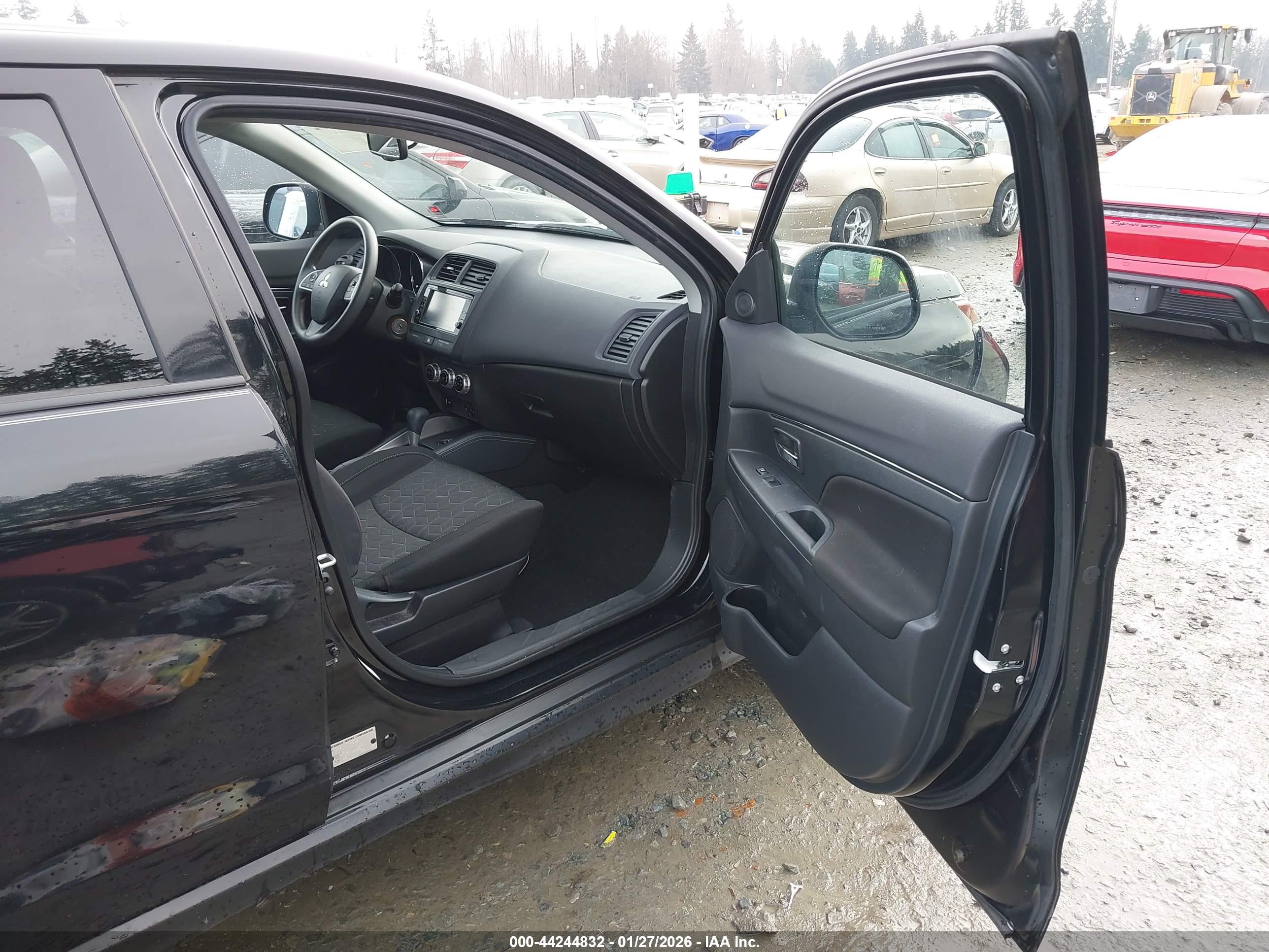 MITSUBISHI OUTLANDER image 5