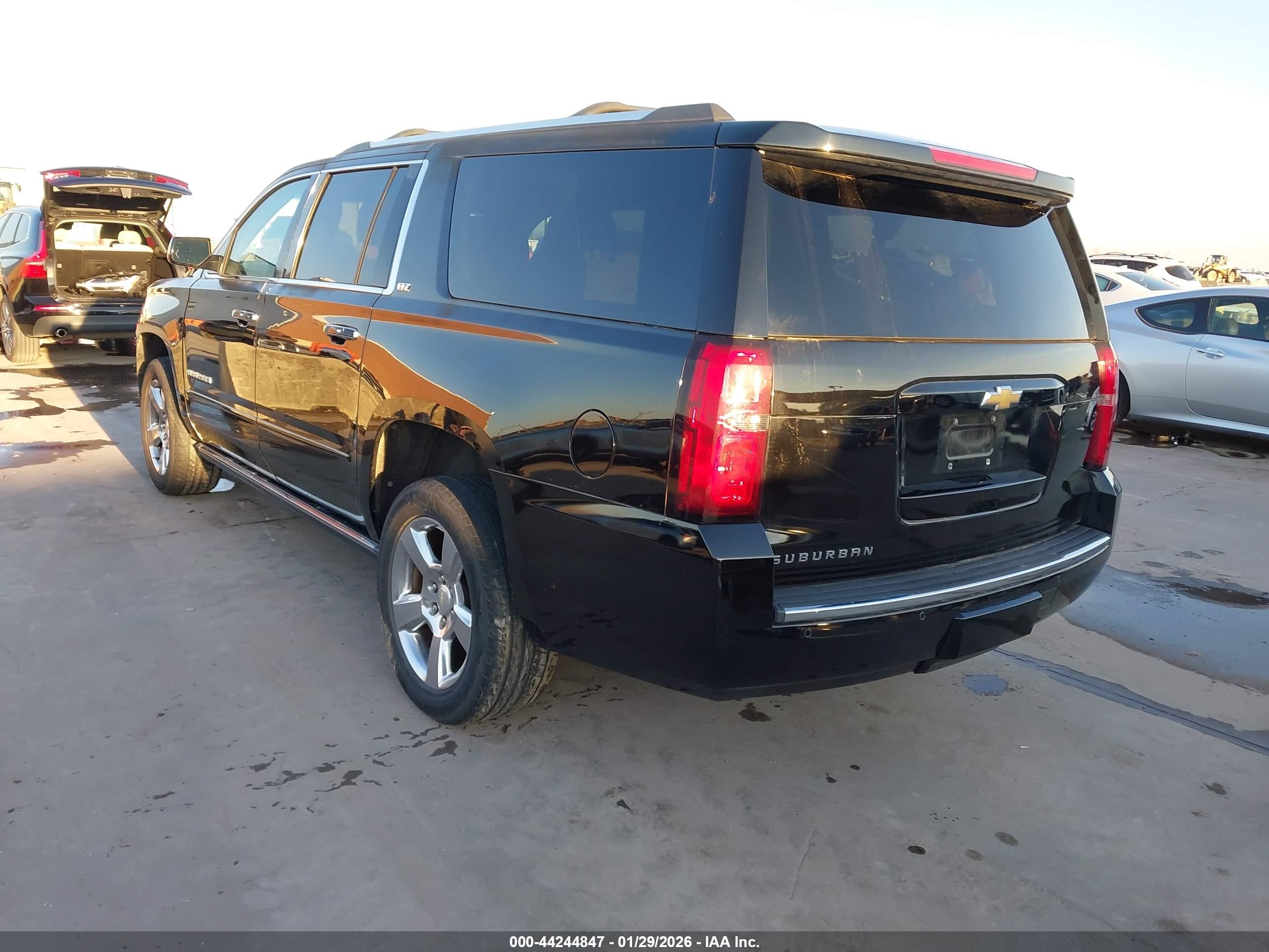 CHEVROLET SUBURBAN image 3