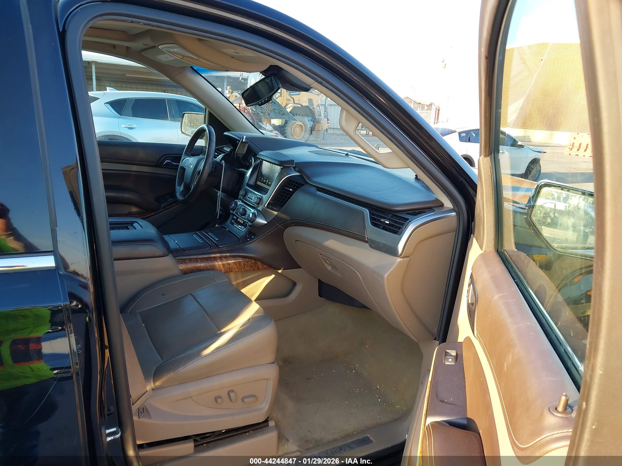 CHEVROLET SUBURBAN image 5