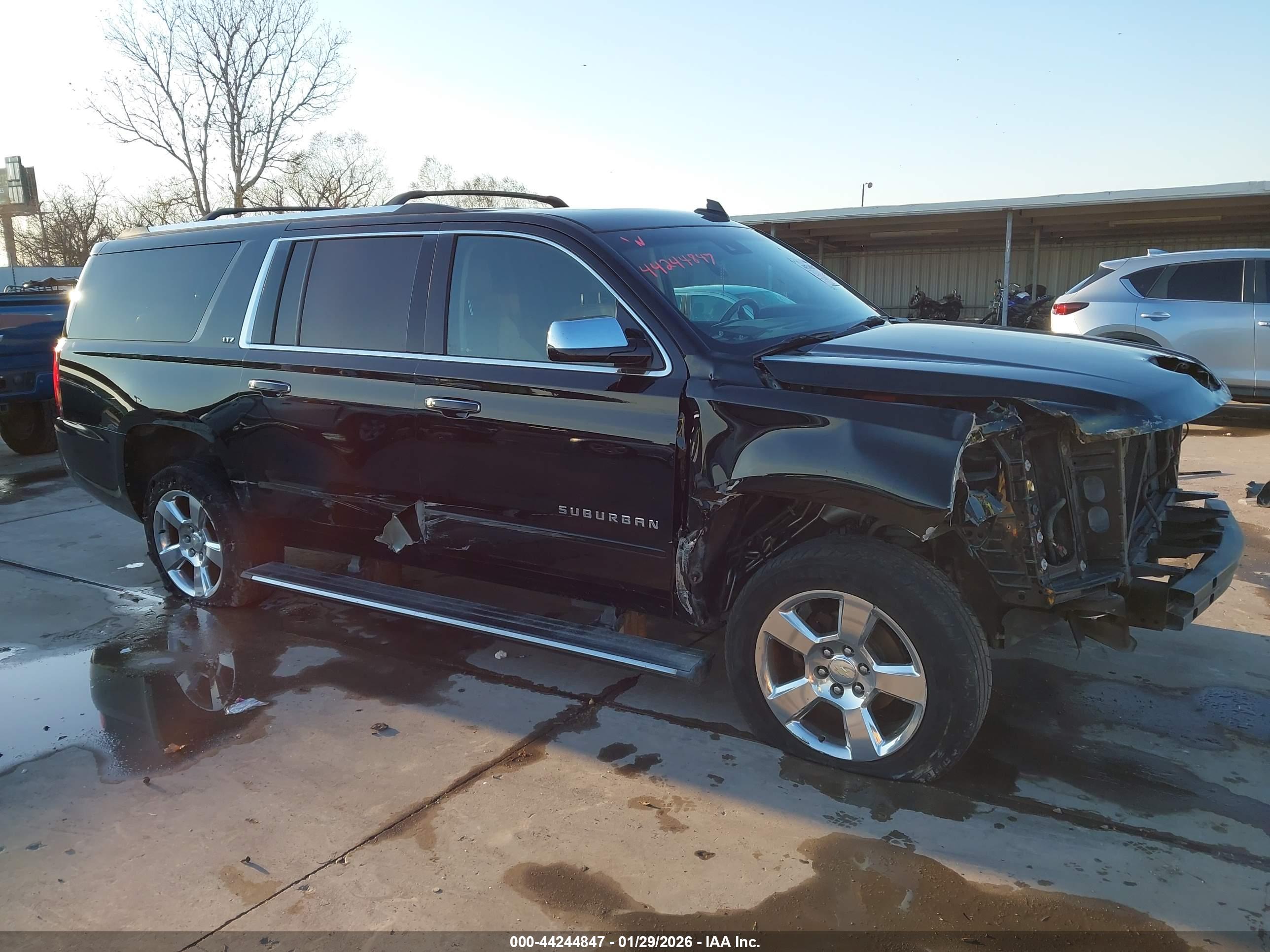 CHEVROLET SUBURBAN image 6