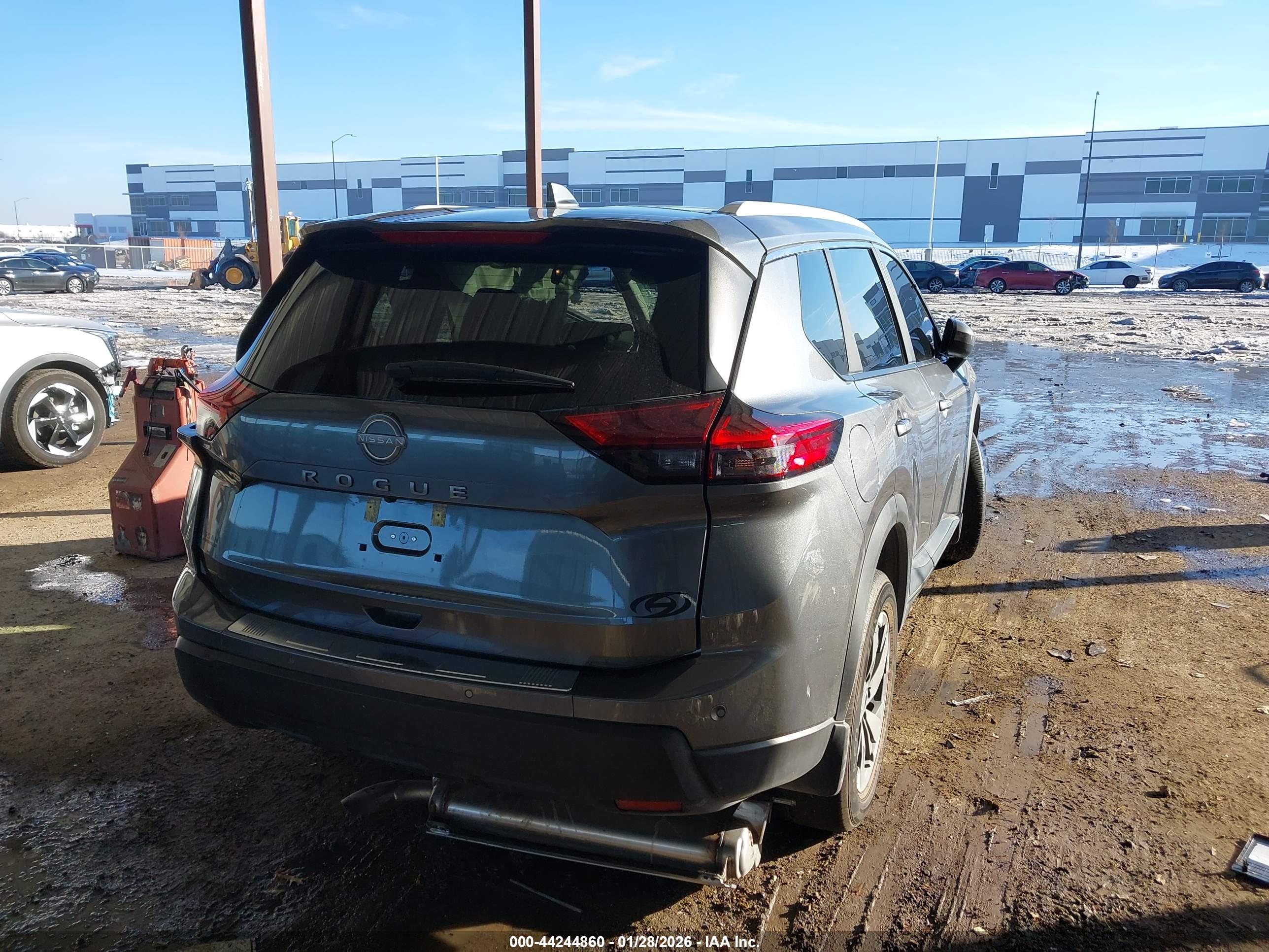 NISSAN ROGUE image 4