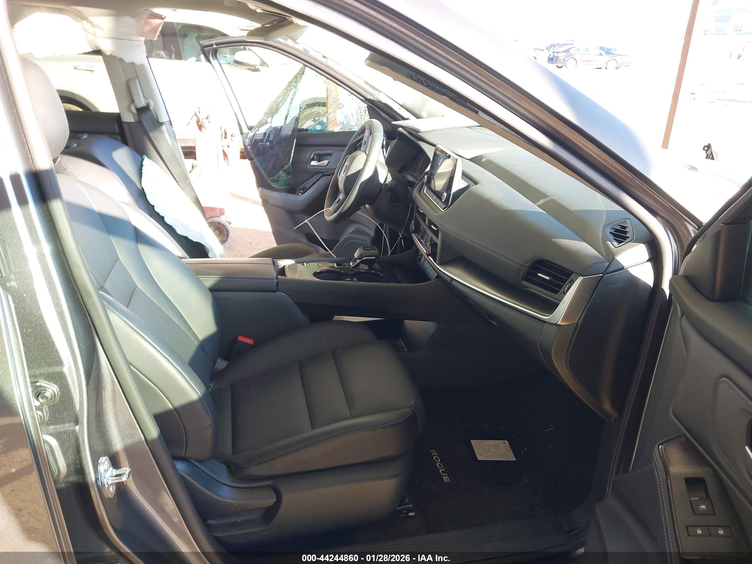 NISSAN ROGUE image 5
