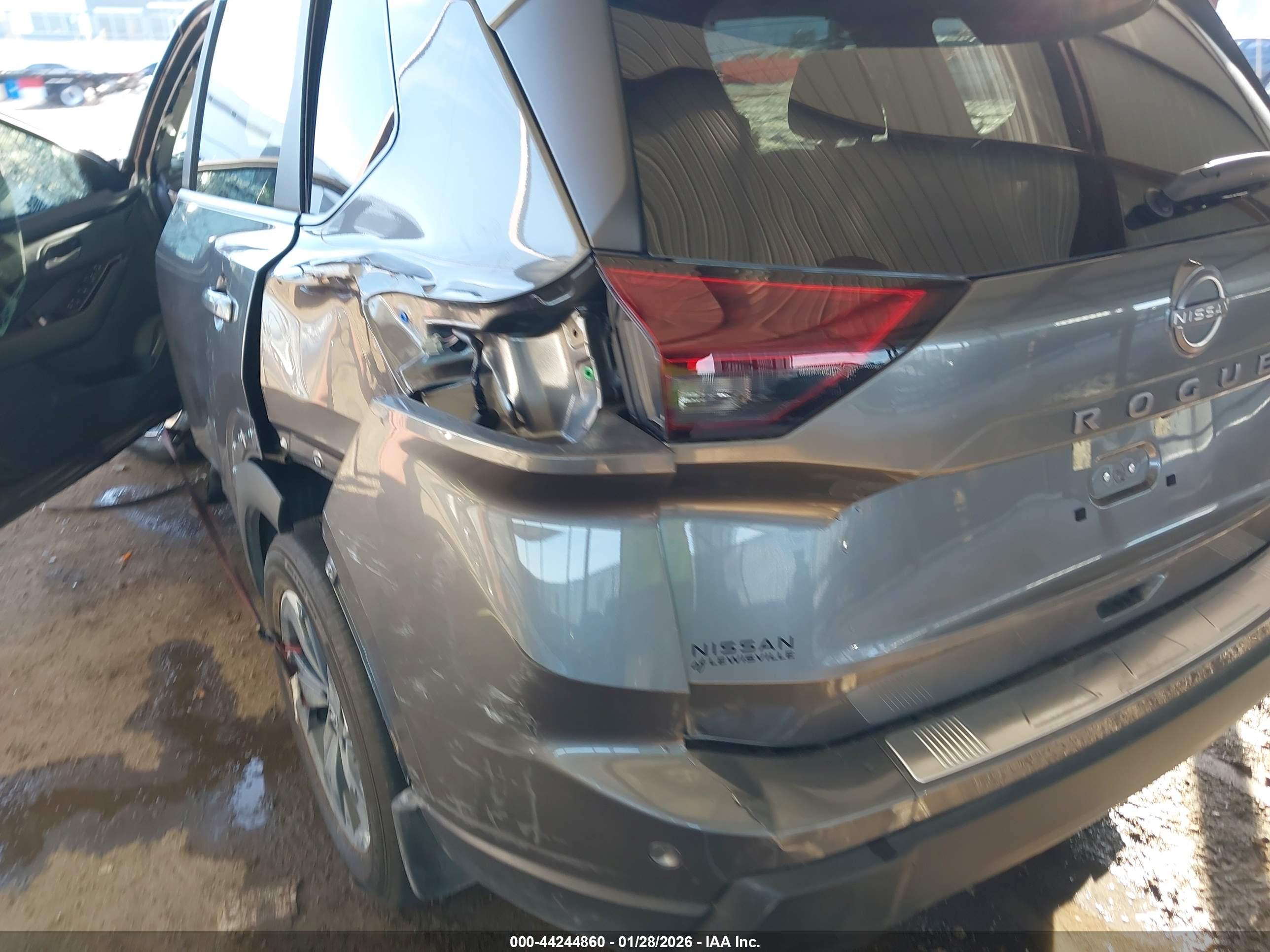NISSAN ROGUE image 6
