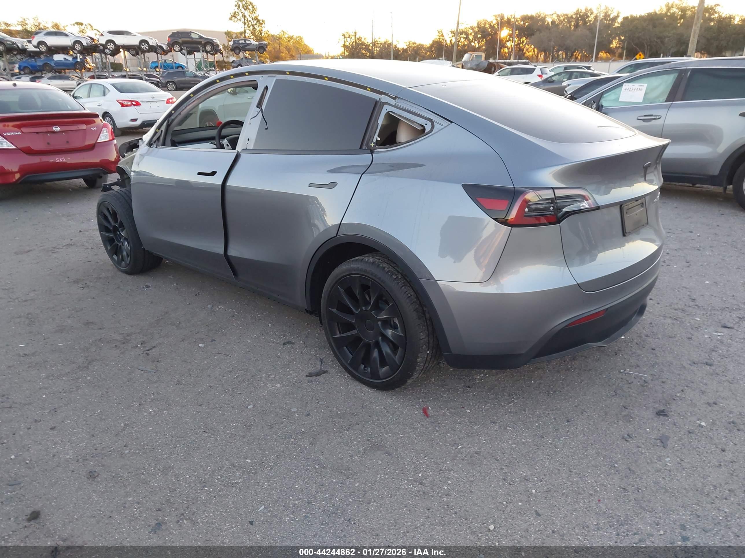 TESLA MODEL image 3