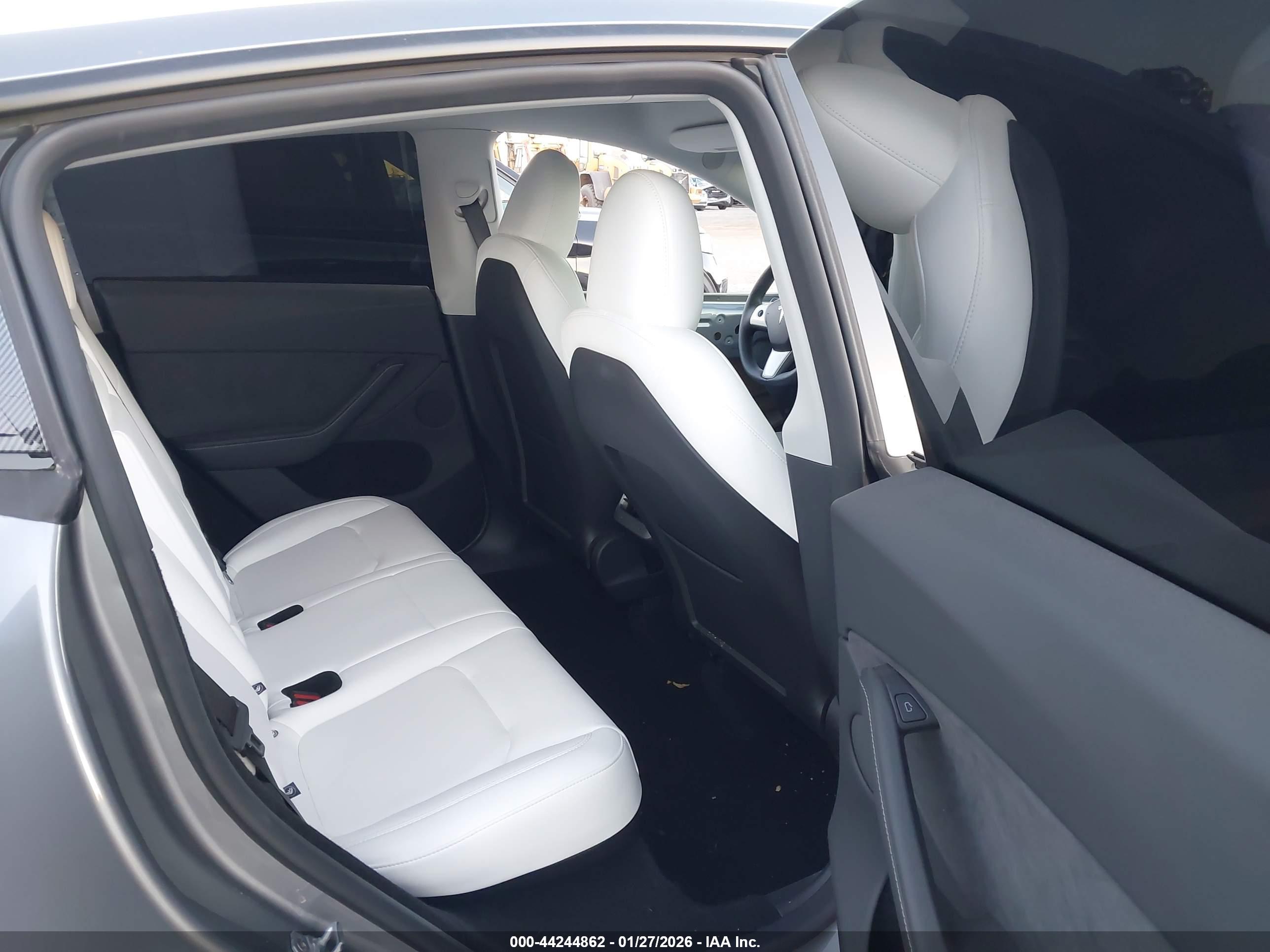 TESLA MODEL image 8