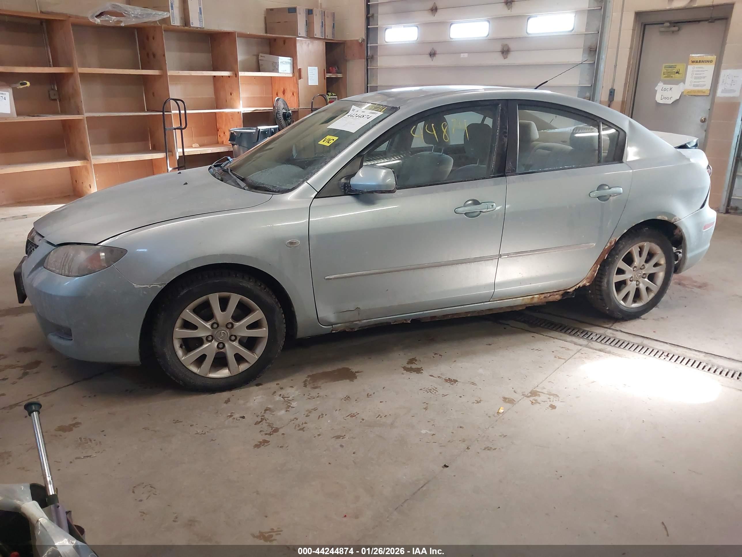 MAZDA MAZDA3 image 2