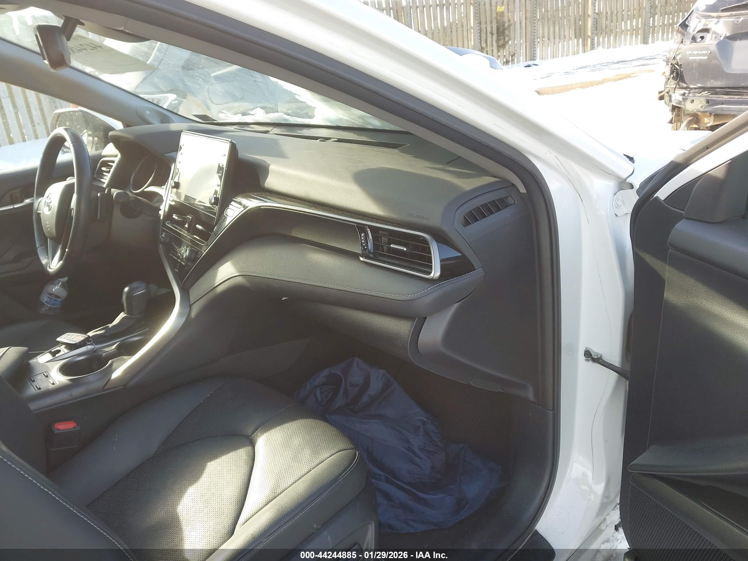 TOYOTA CAMRY image 5