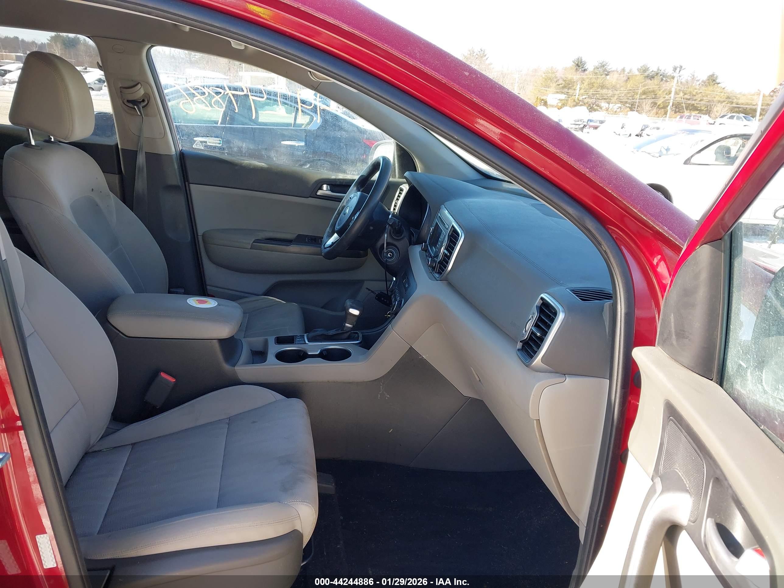 KIA SPORTAGE image 5