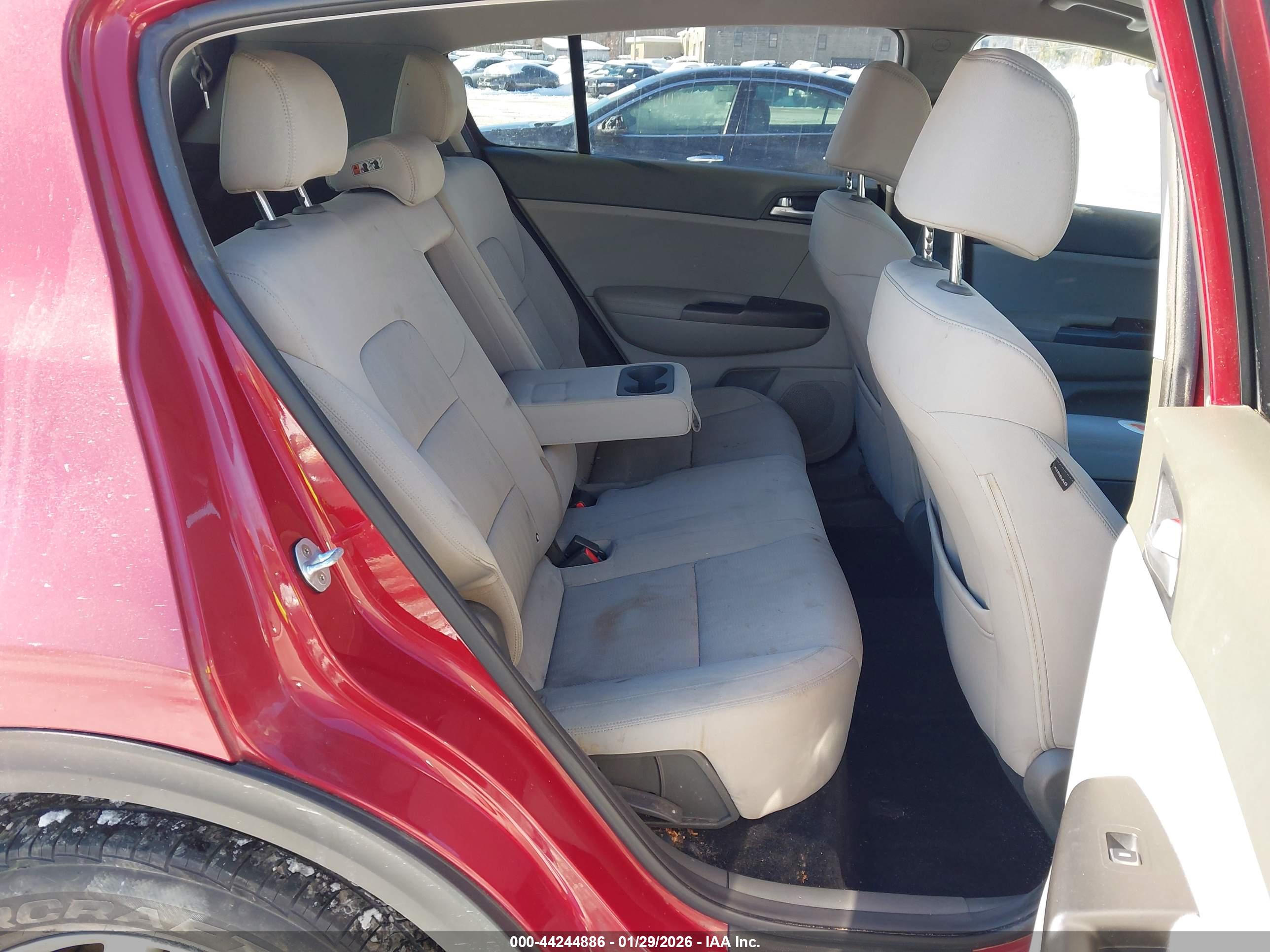 KIA SPORTAGE image 8