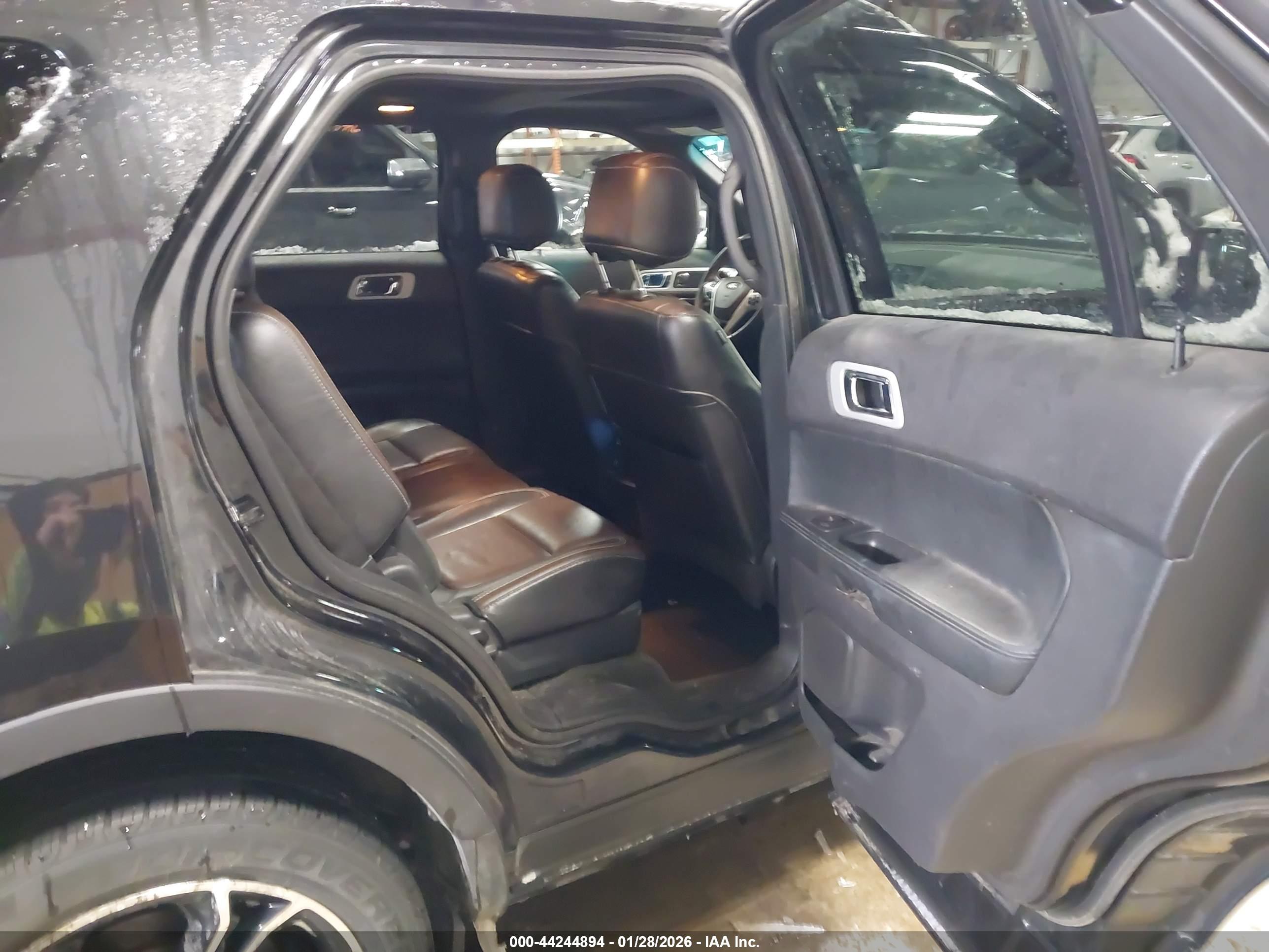 FORD EXPLORER image 8