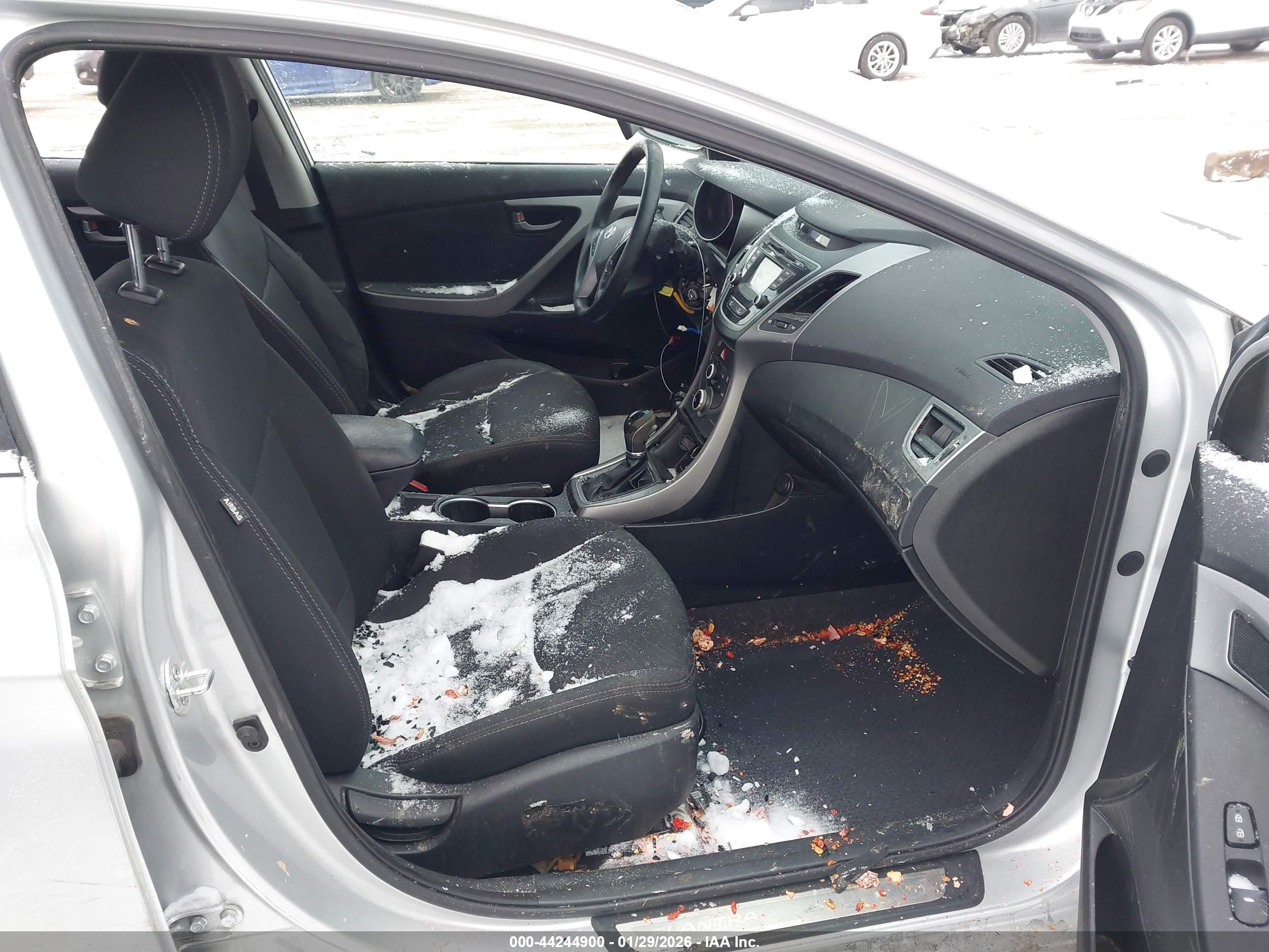 HYUNDAI ELANTRA image 5