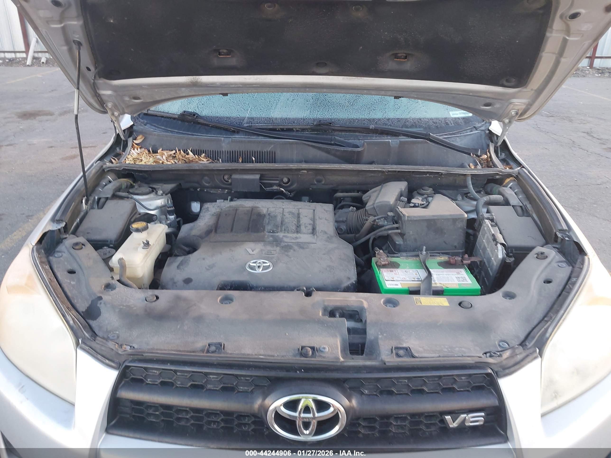 TOYOTA RAV4 image 10