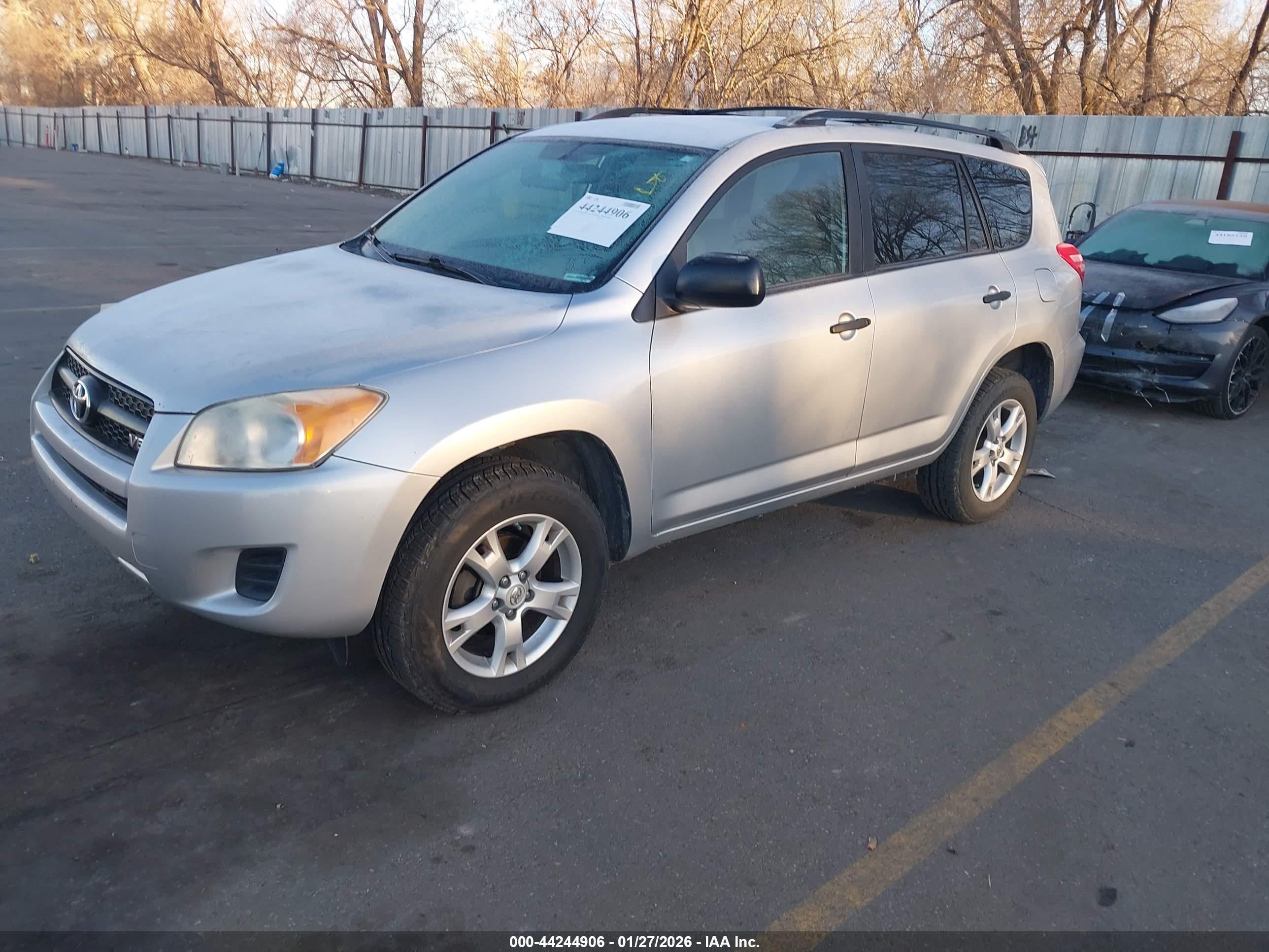 TOYOTA RAV4 image 2