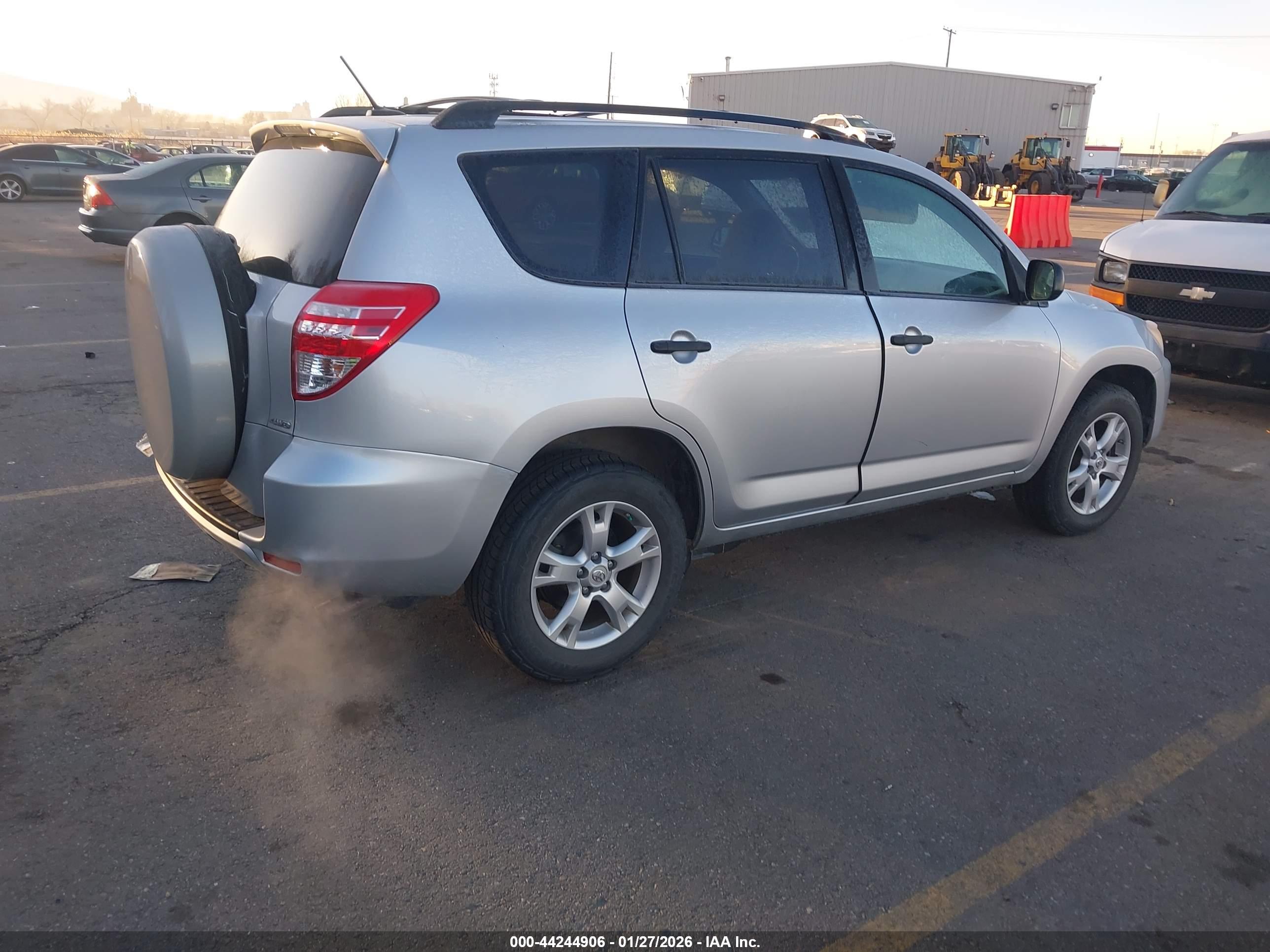 TOYOTA RAV4 image 4