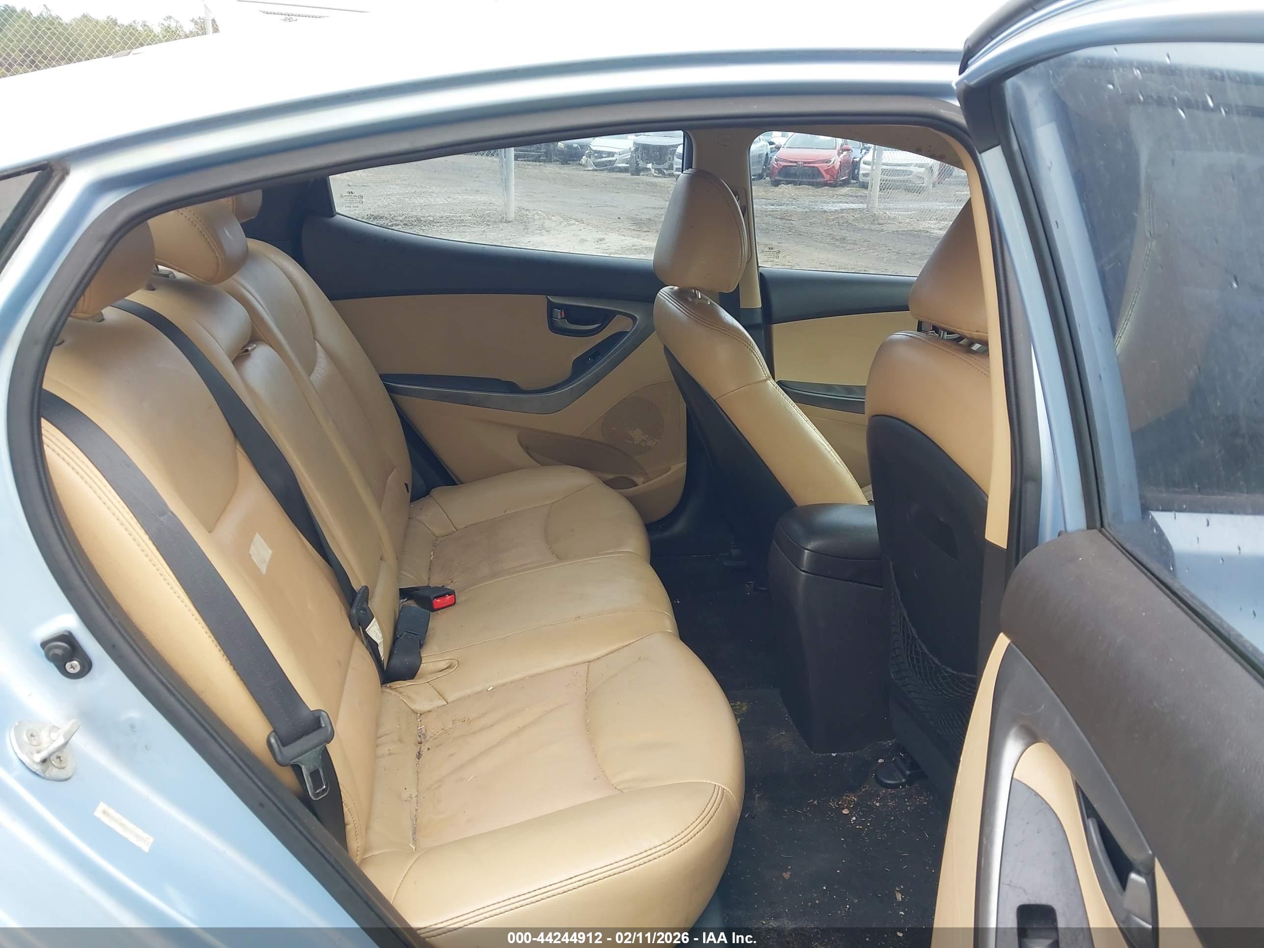 HYUNDAI ELANTRA image 8