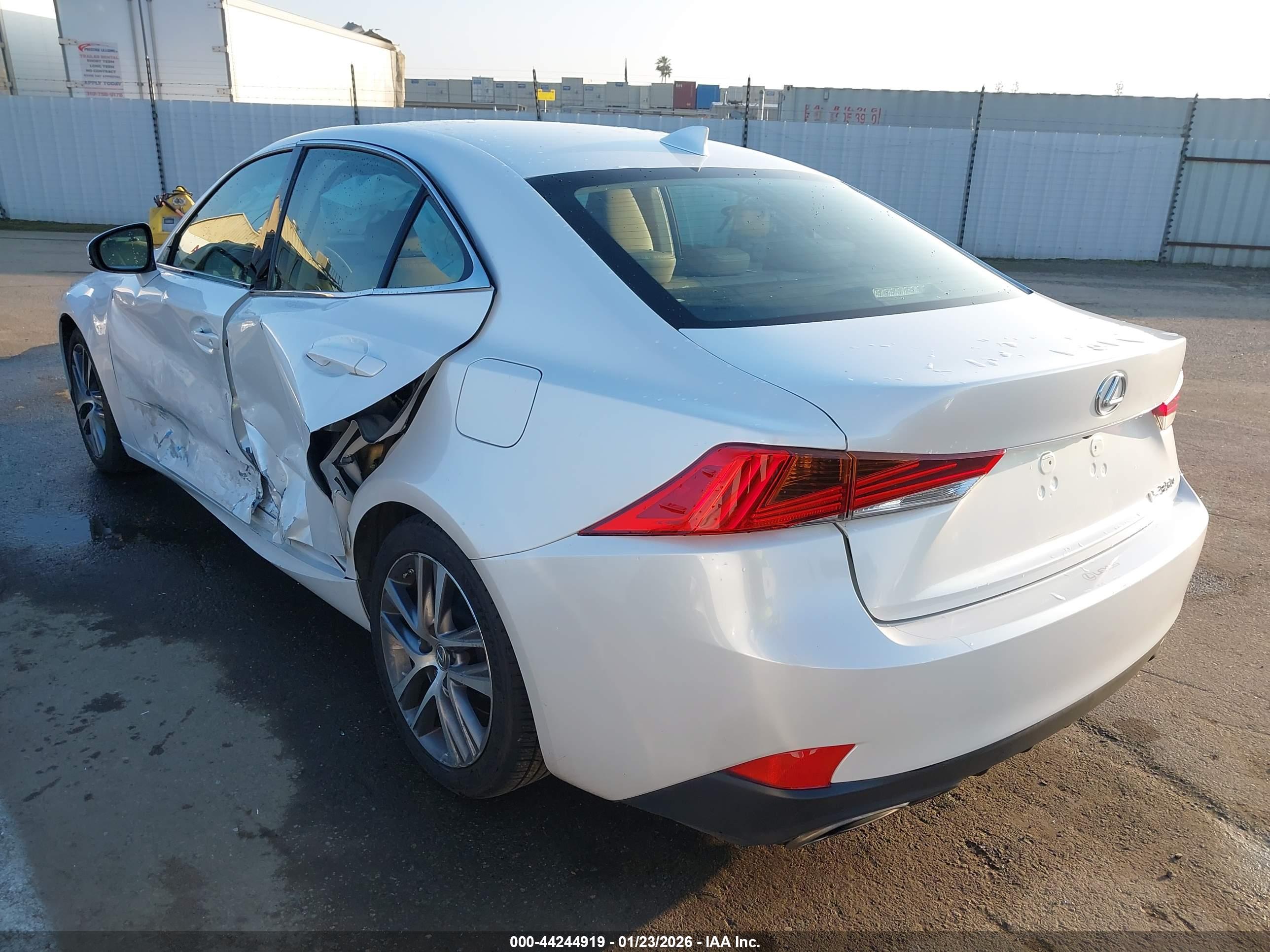 LEXUS IS image 3