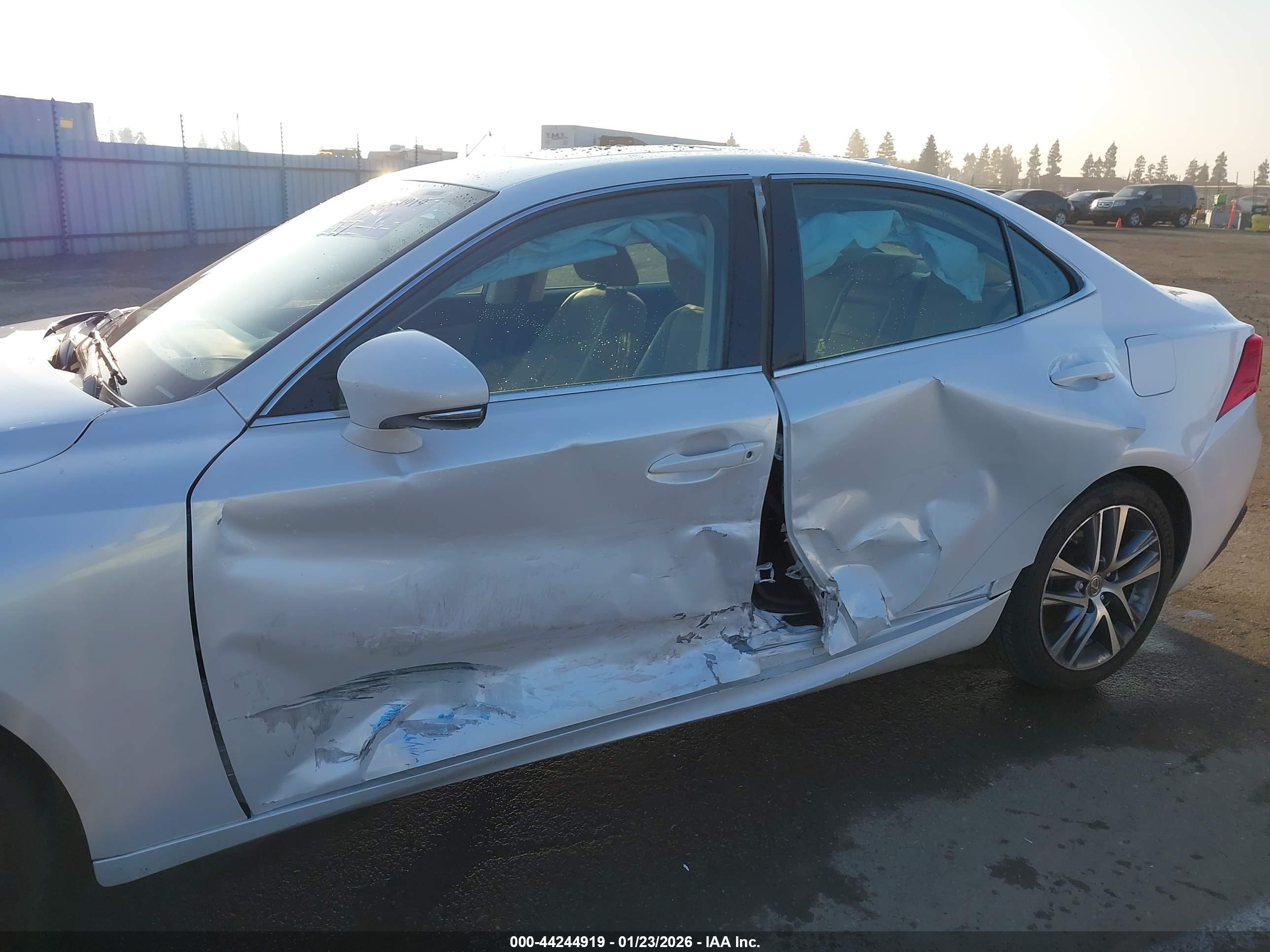 LEXUS IS image 6
