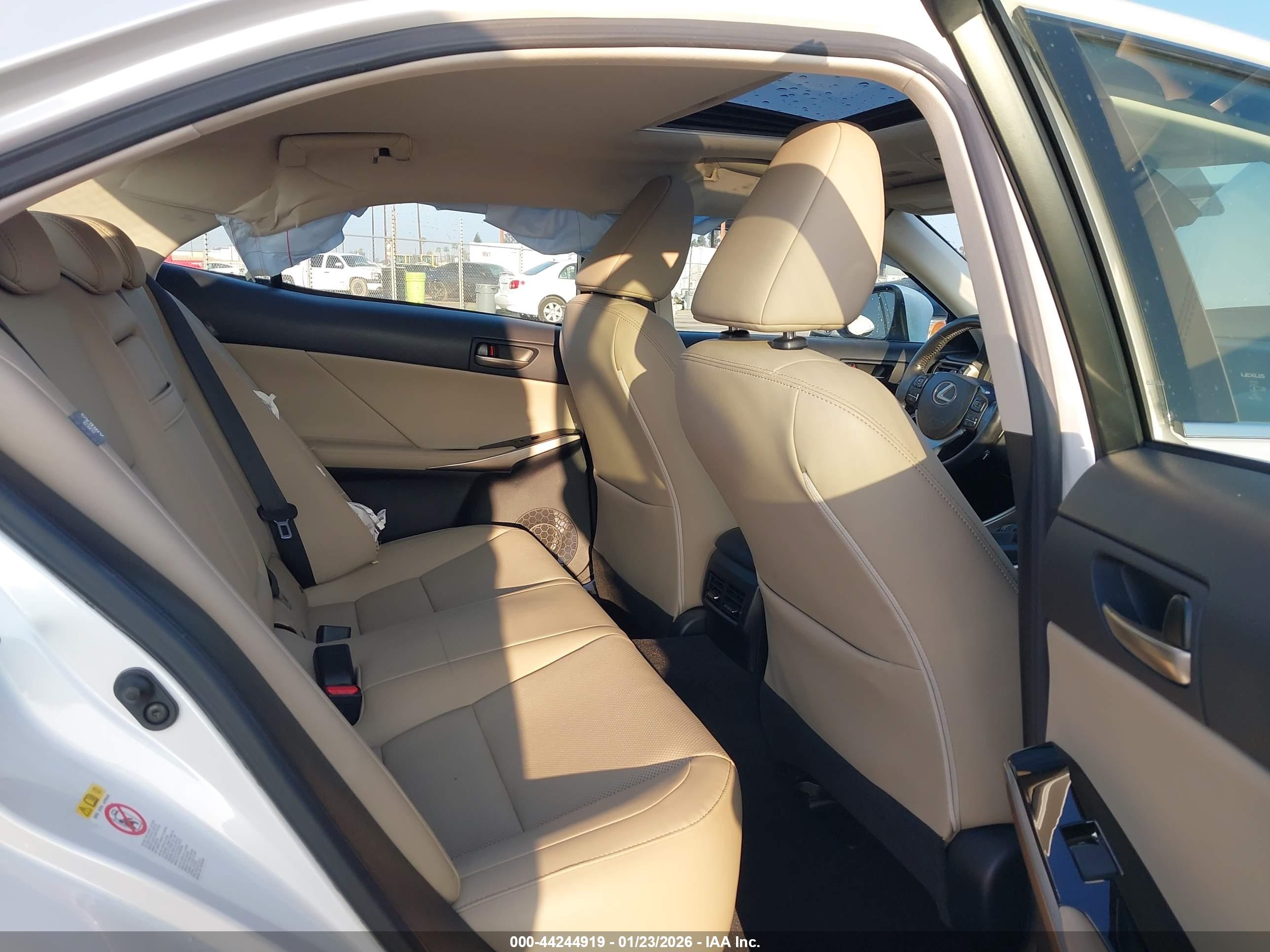 LEXUS IS image 8