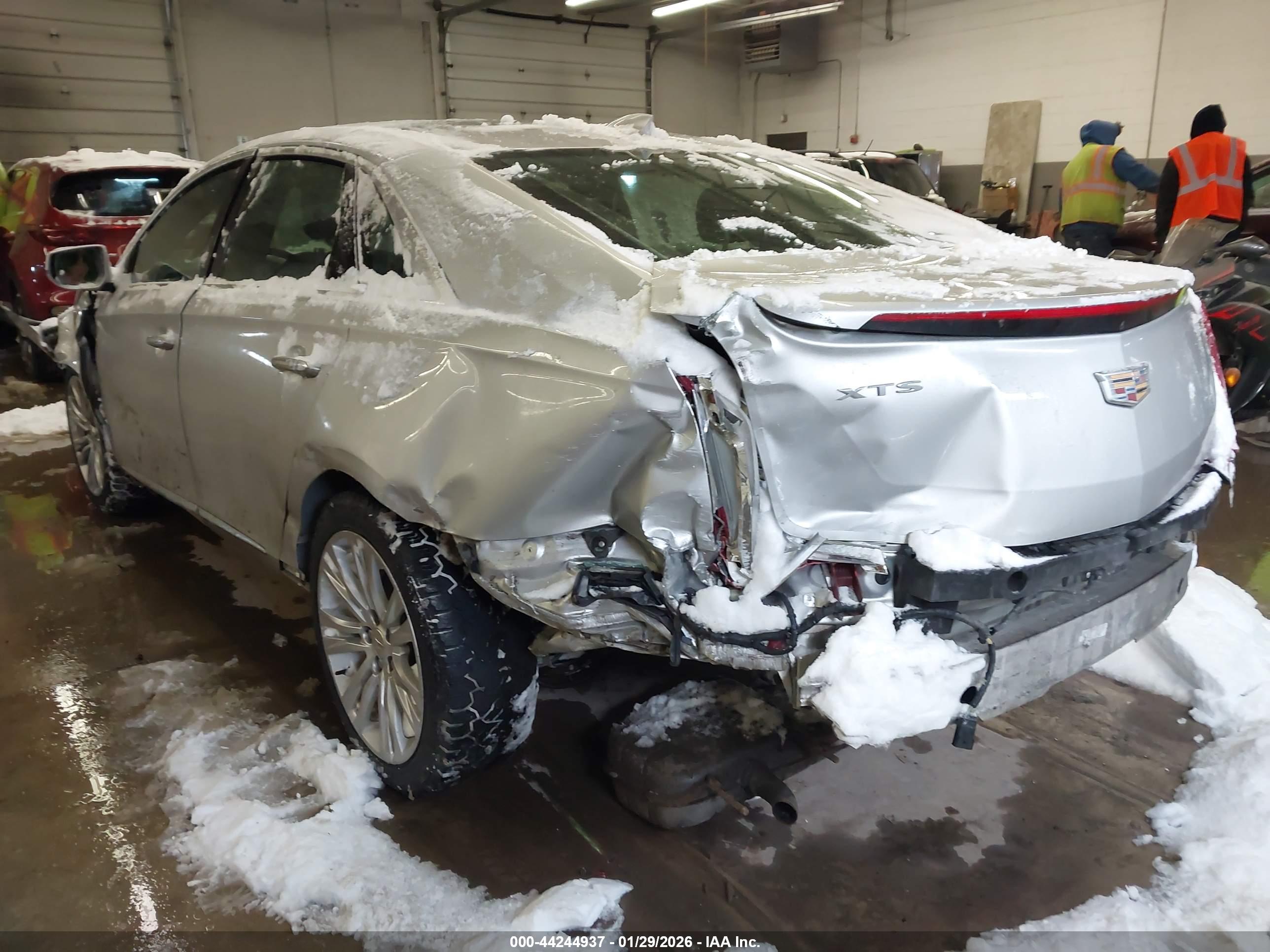CADILLAC XTS image 3