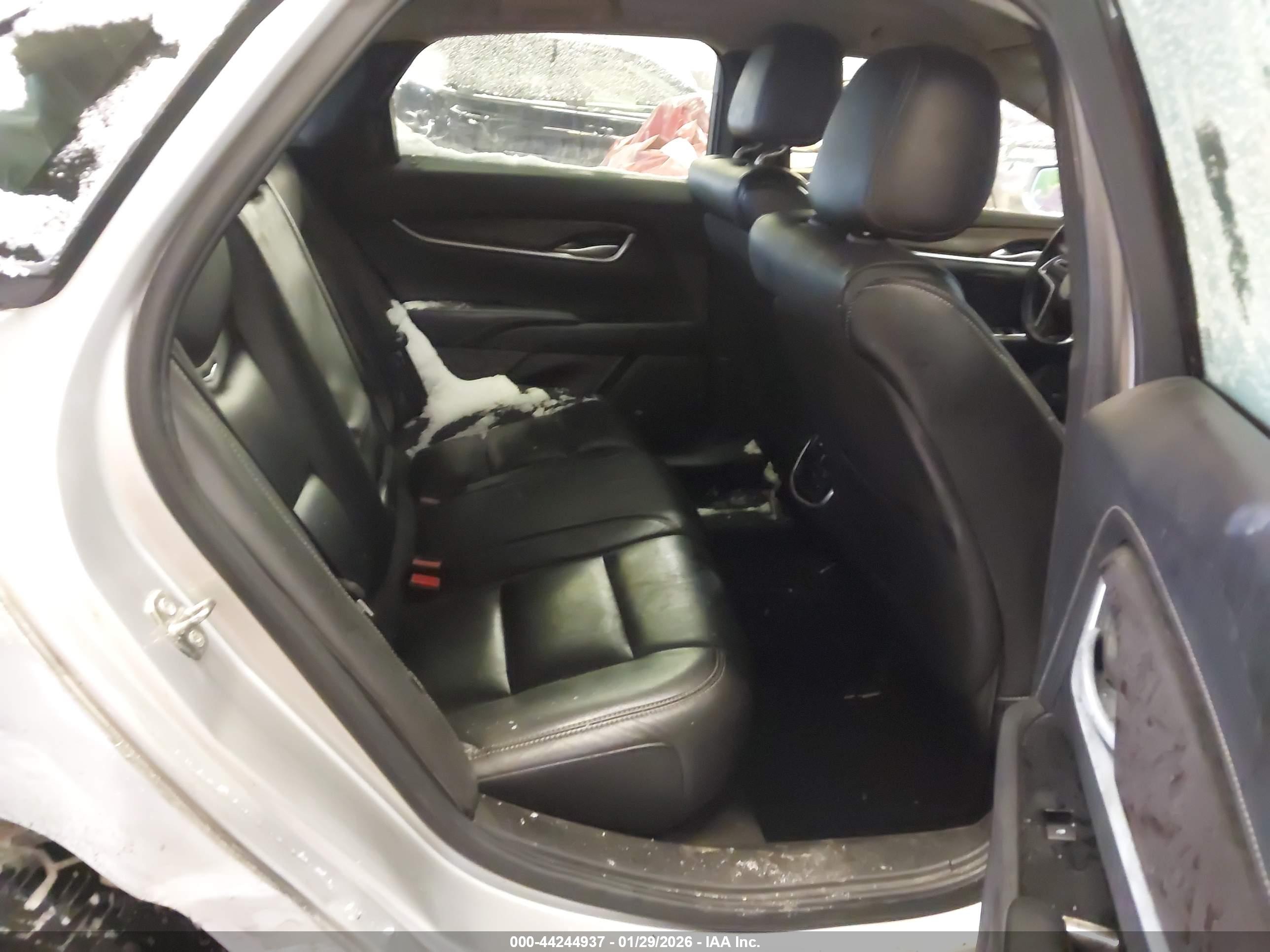 CADILLAC XTS image 8