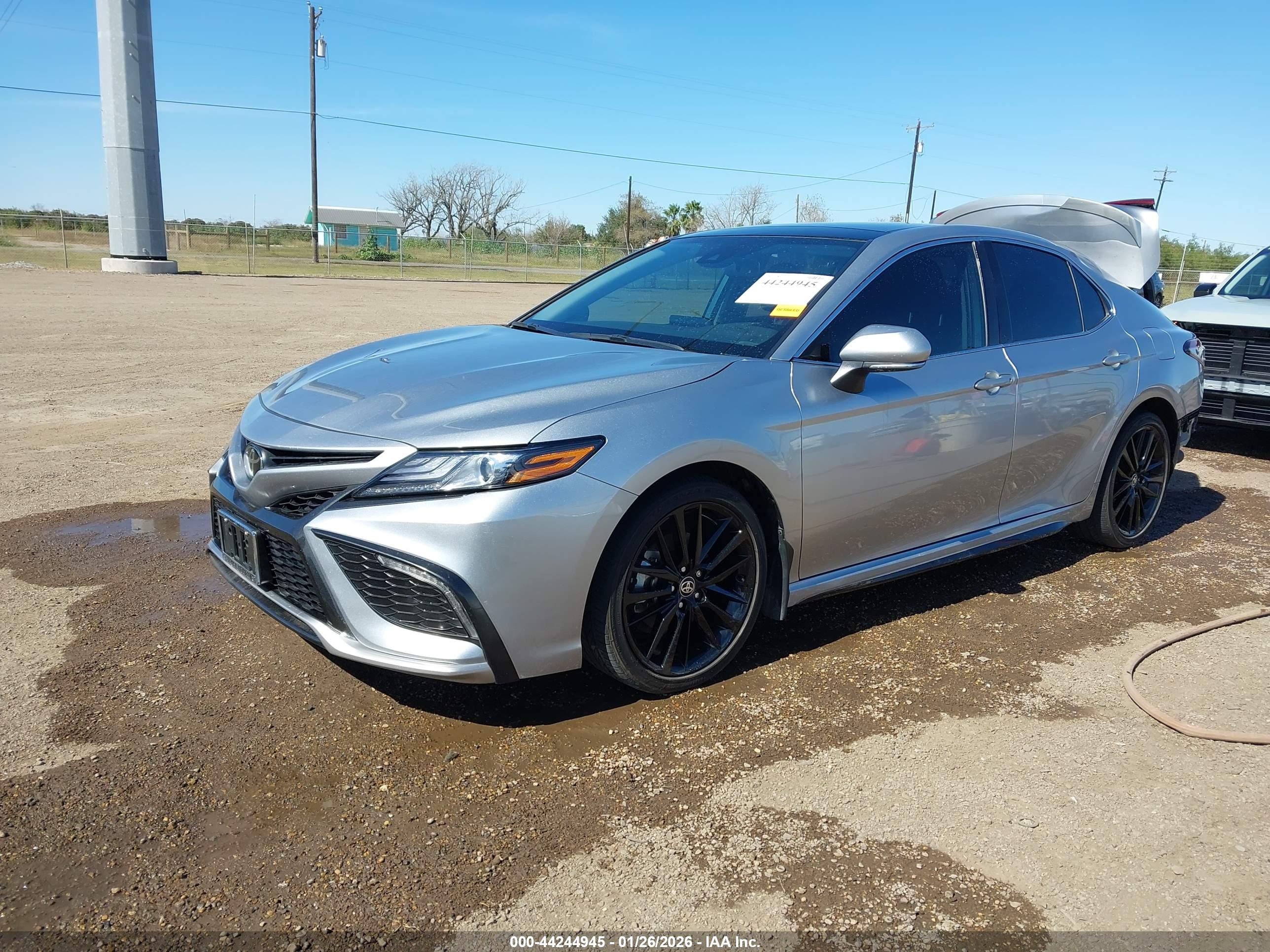 TOYOTA CAMRY image 2