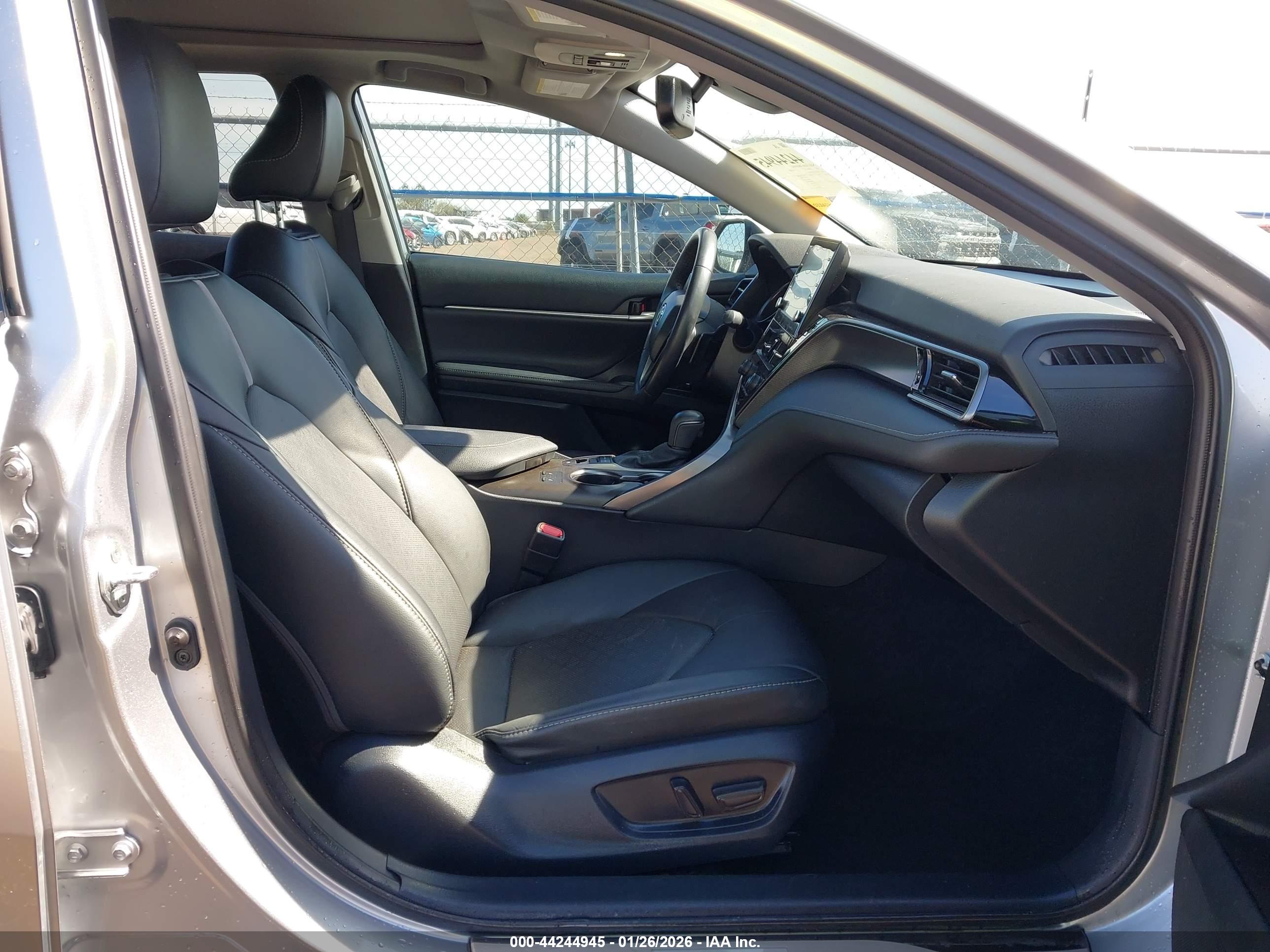 TOYOTA CAMRY image 5