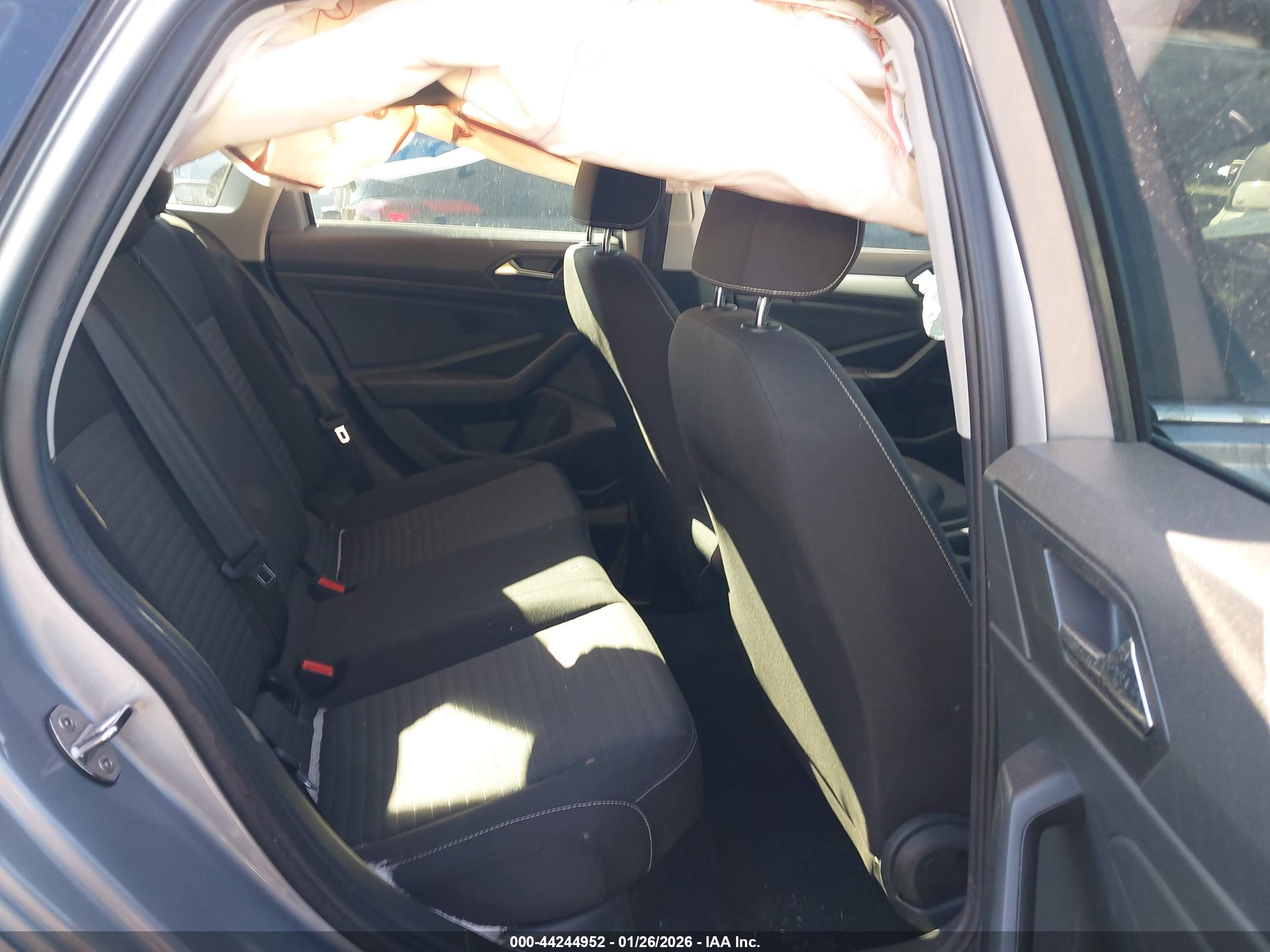 VOLKSWAGEN JETTA image 8