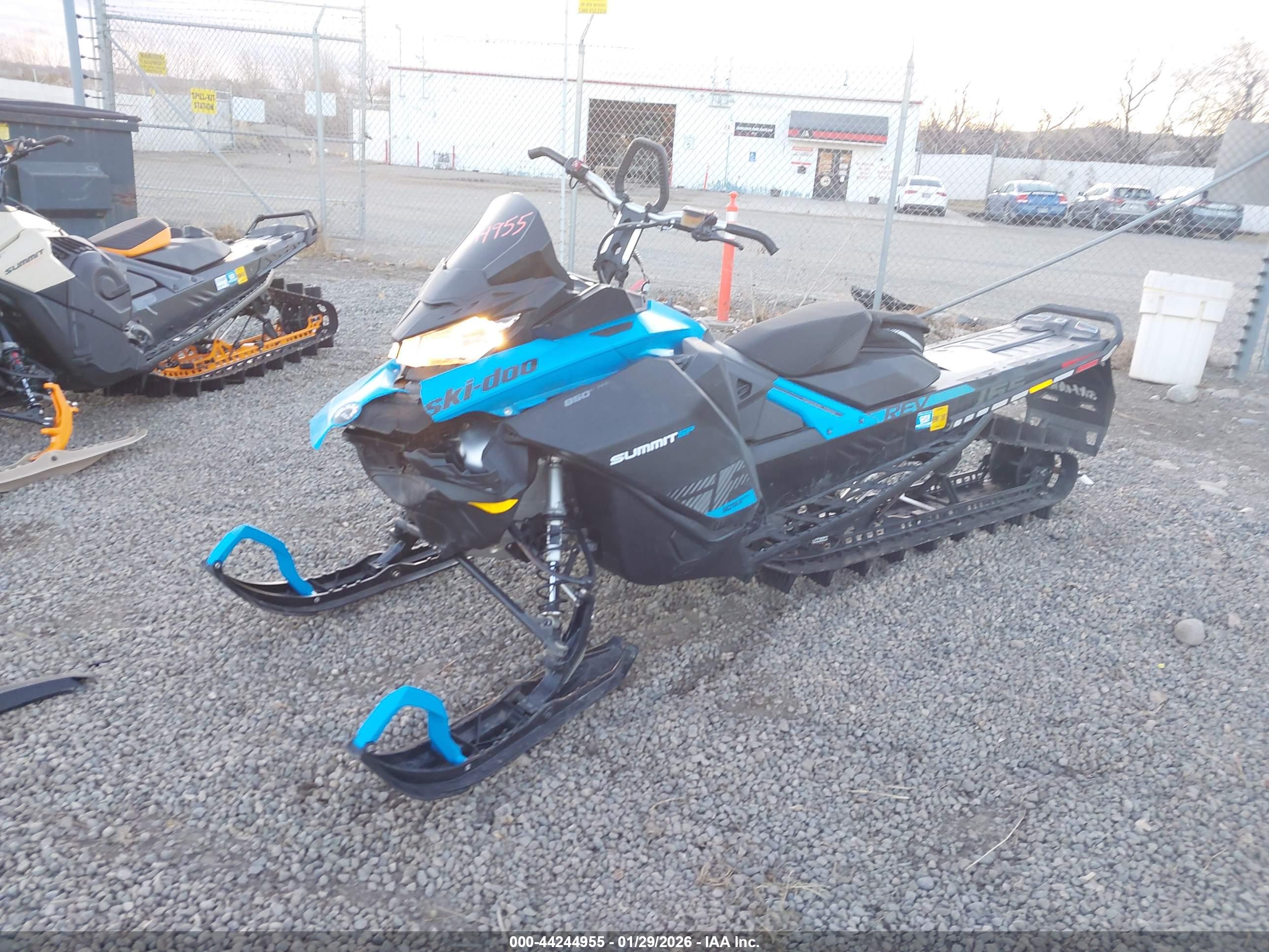SKI-DOO SUMMIT image 2