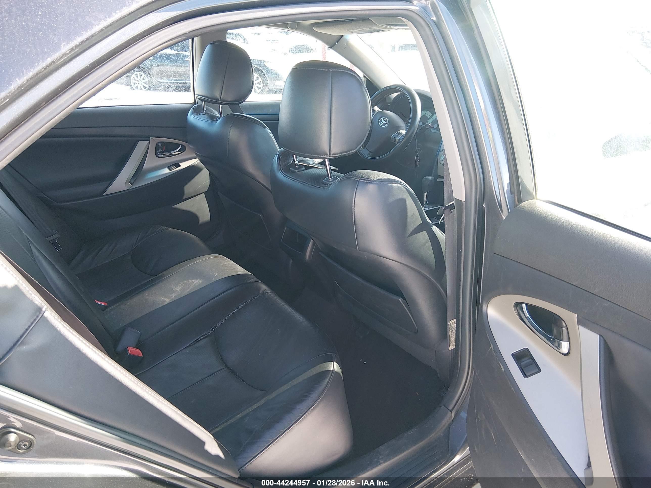 TOYOTA CAMRY image 8
