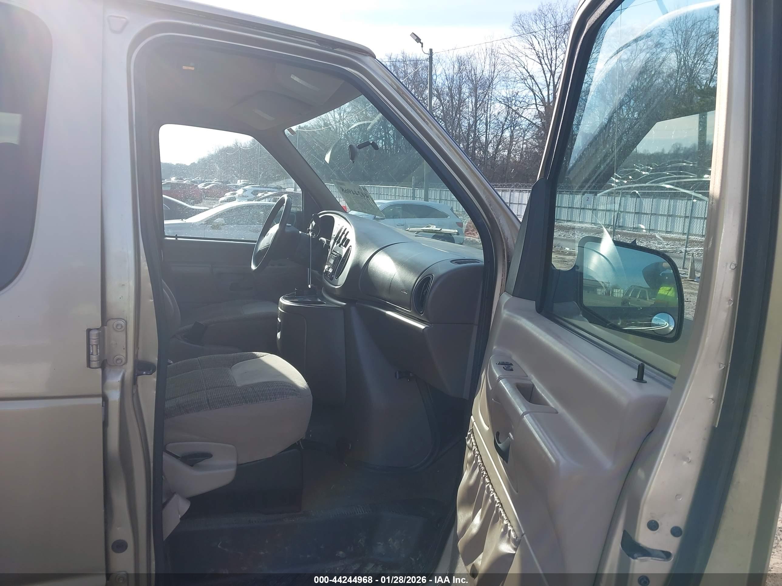 FORD E-350 image 5