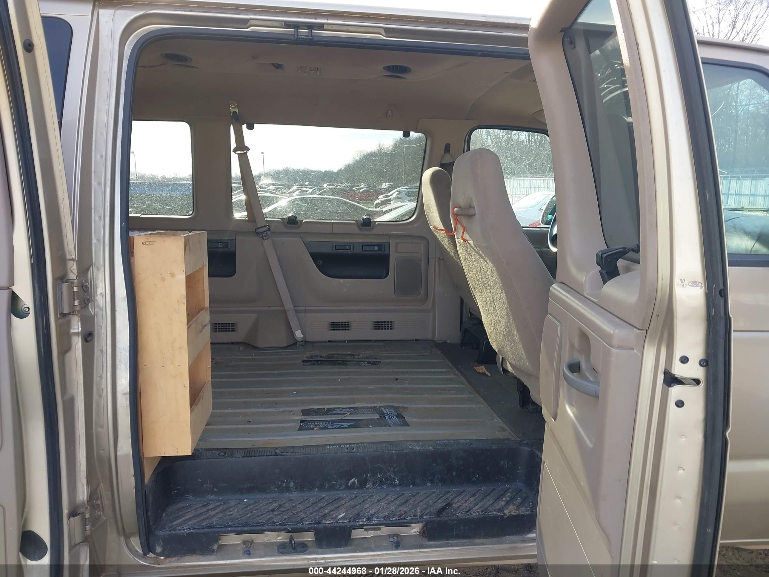 FORD E-350 image 8