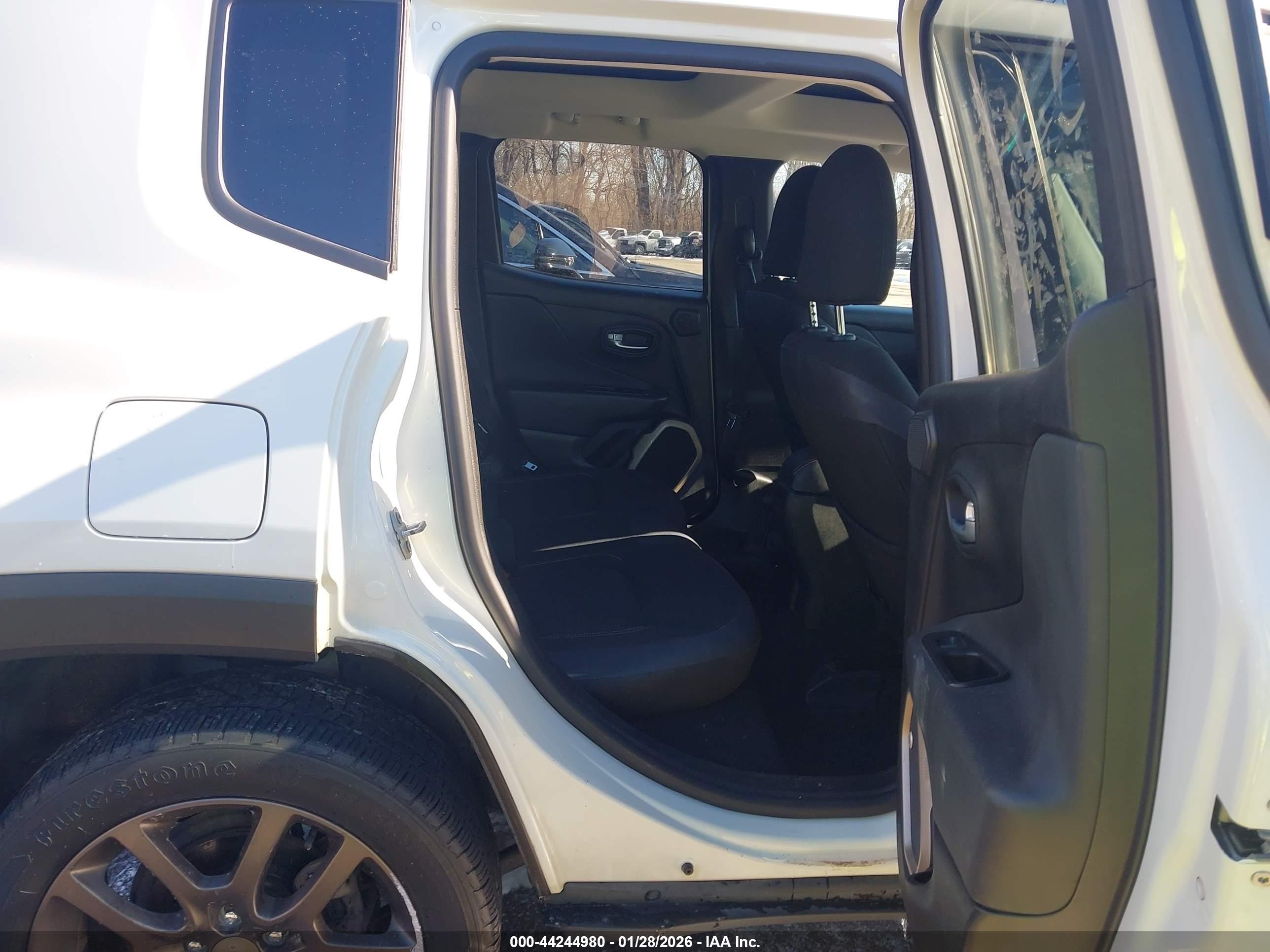 JEEP RENEGADE image 8