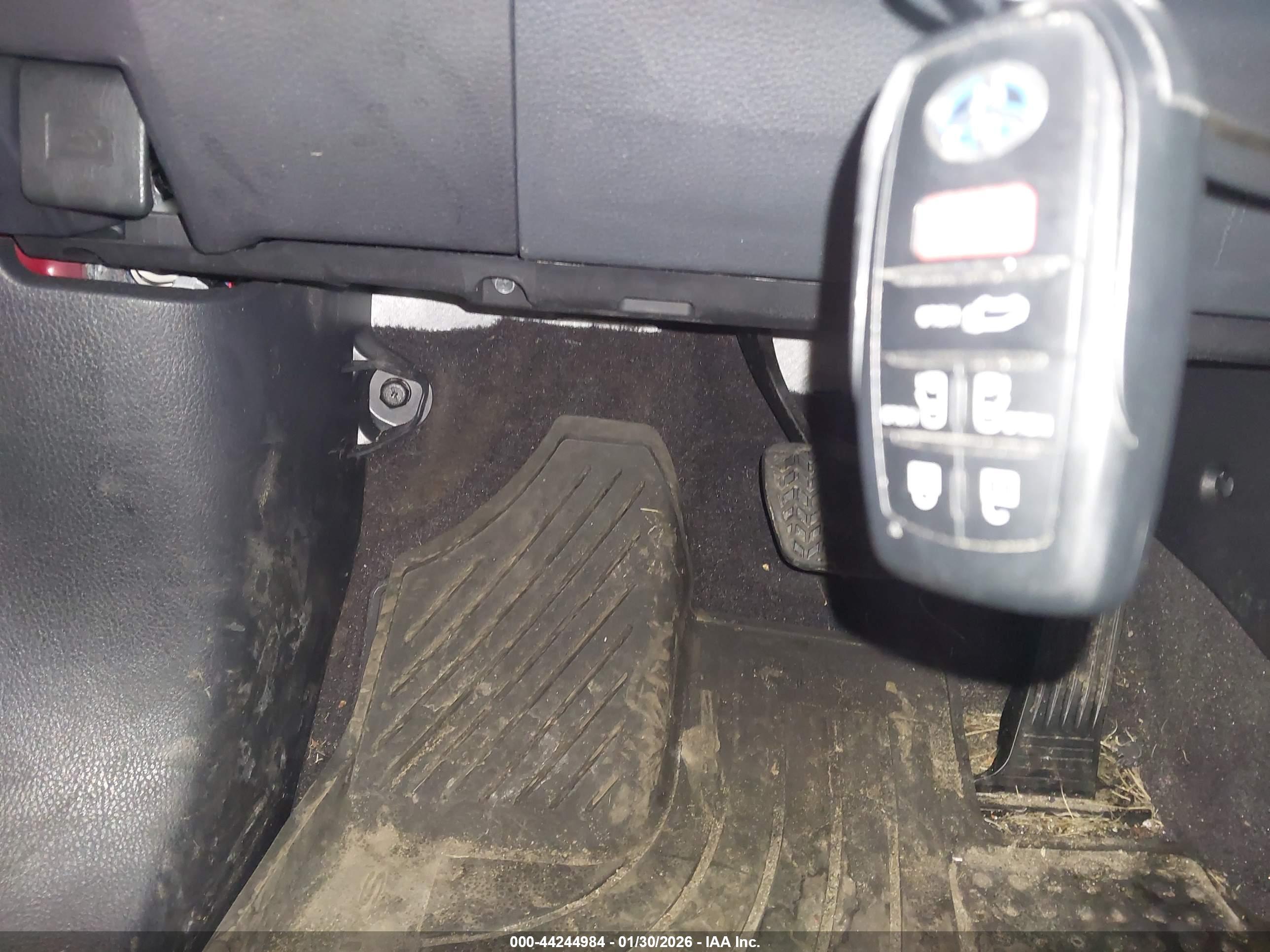 TOYOTA SIENNA image 11