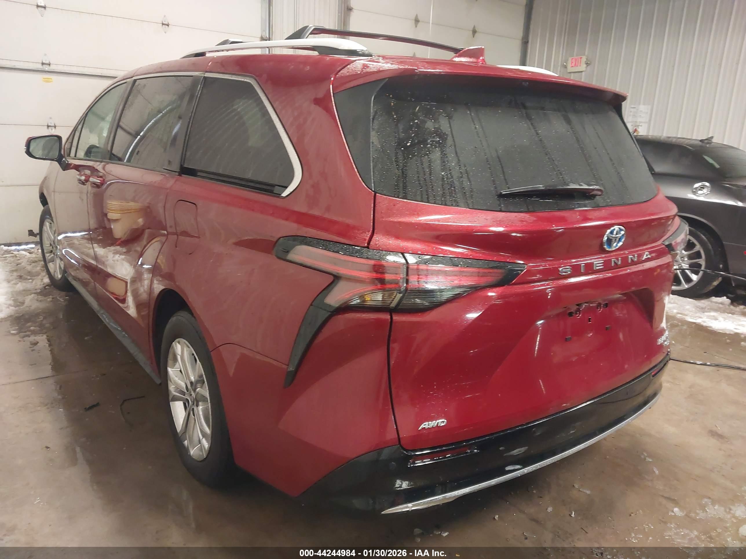 TOYOTA SIENNA image 3