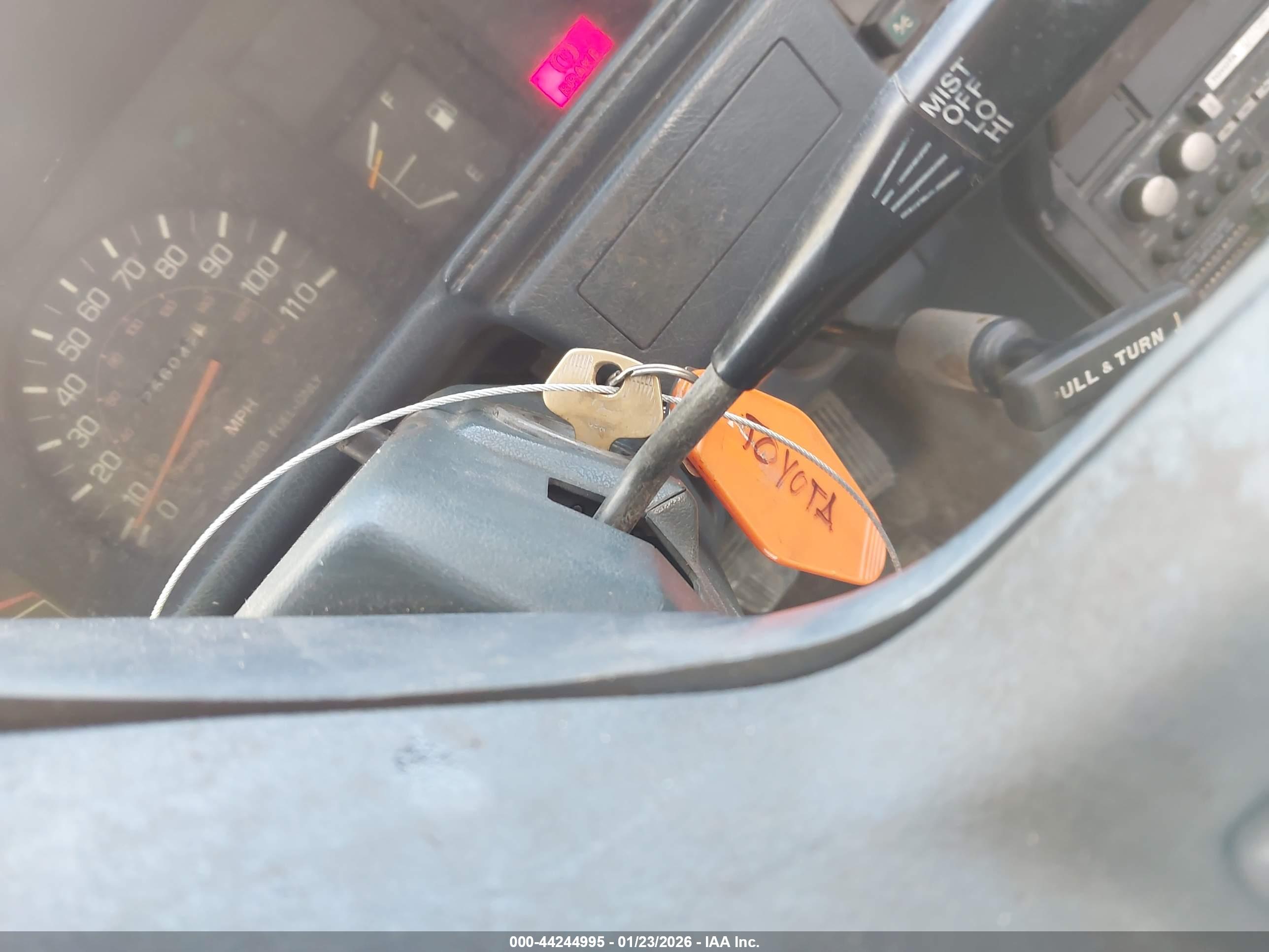 TOYOTA PICKUP image 11