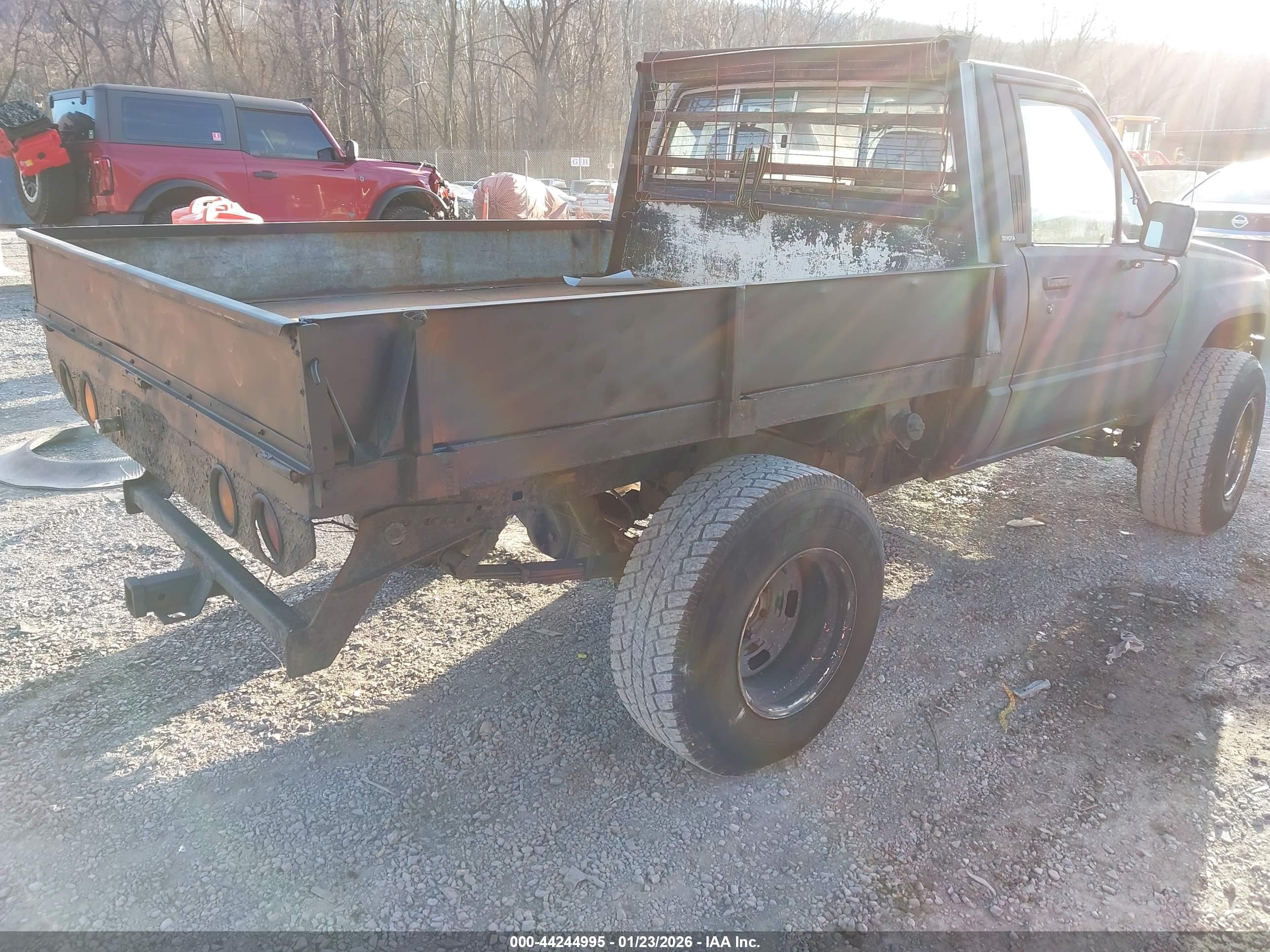 TOYOTA PICKUP image 4