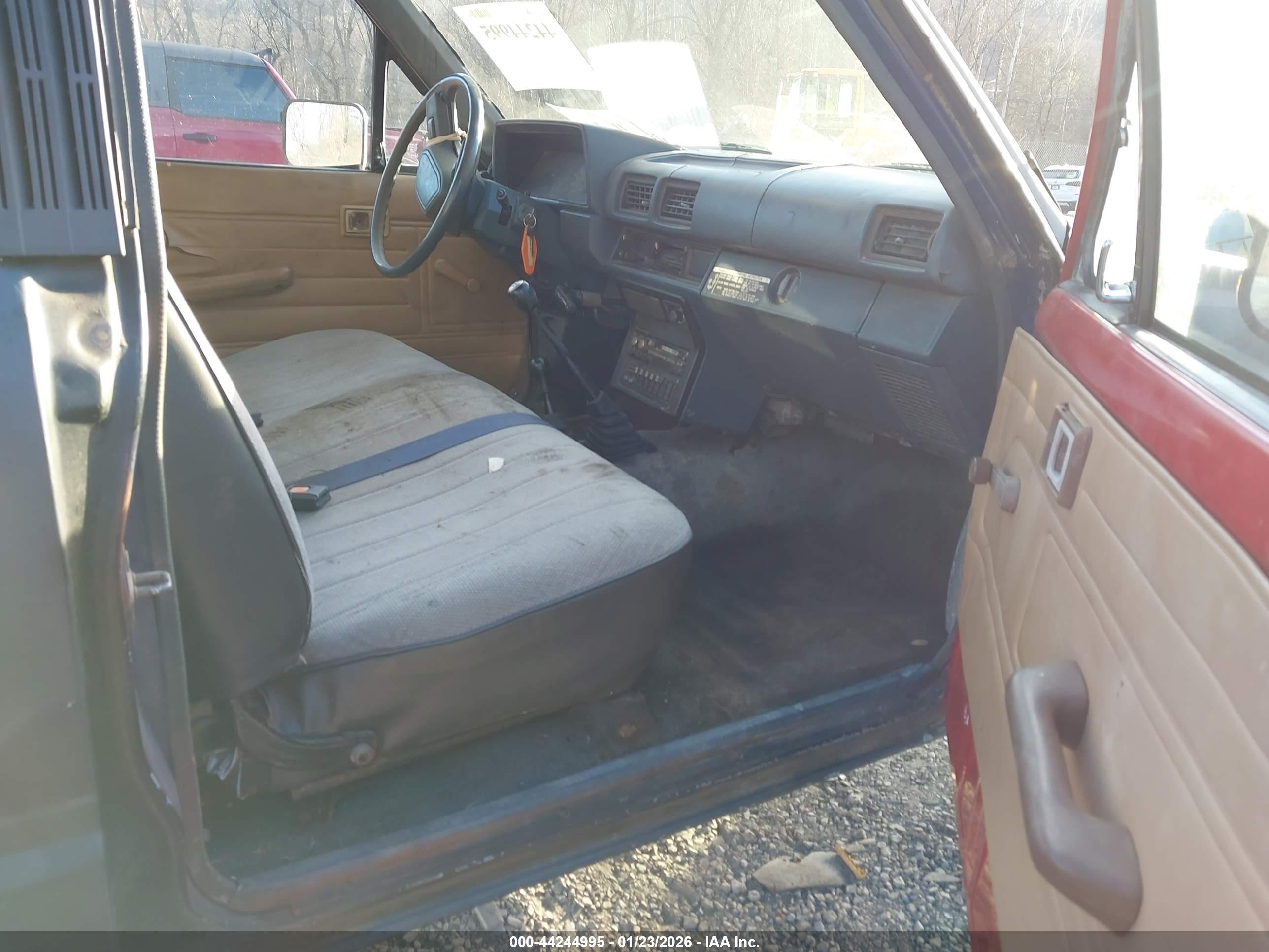 TOYOTA PICKUP image 5